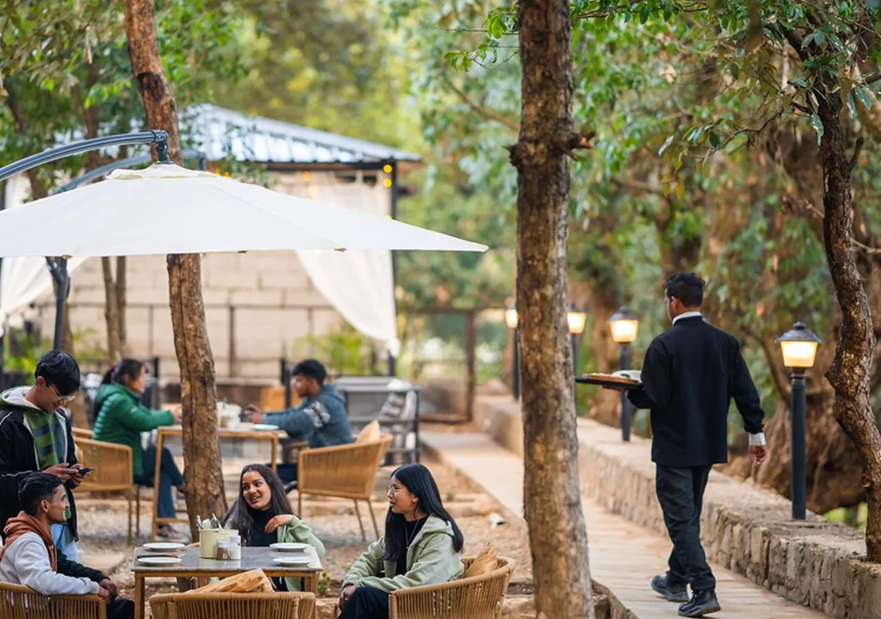 Restaurant/places to eat in Moustache Bhimtal Luxuria, Nainital