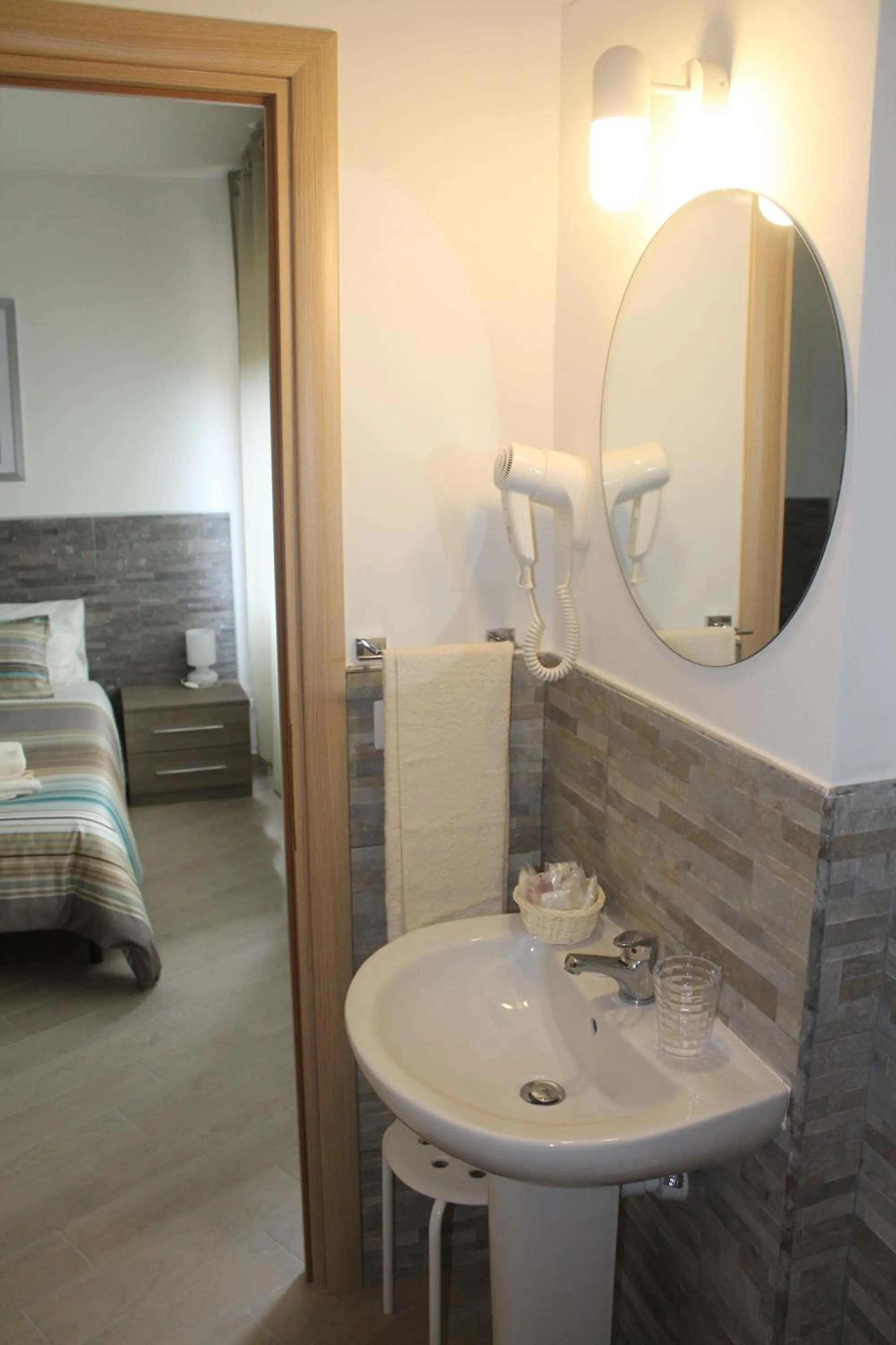 Bathroom, Bed in VACANZA A CASA - Gallicano