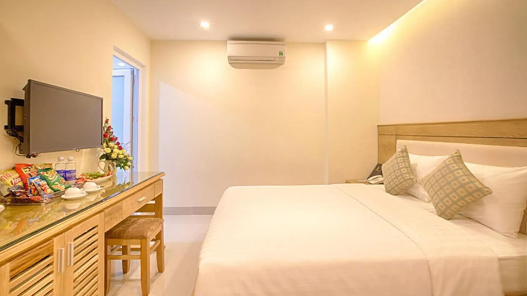 Bed in Sea Castle Hotel