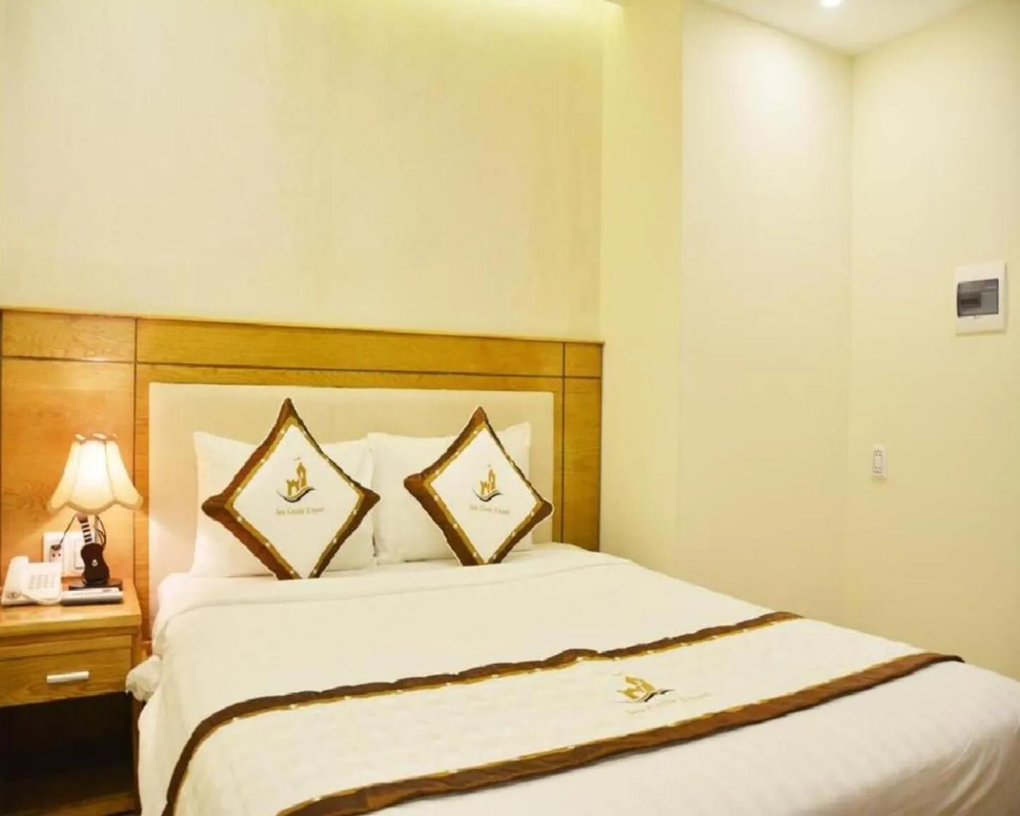 Bed in Sea Castle Hotel