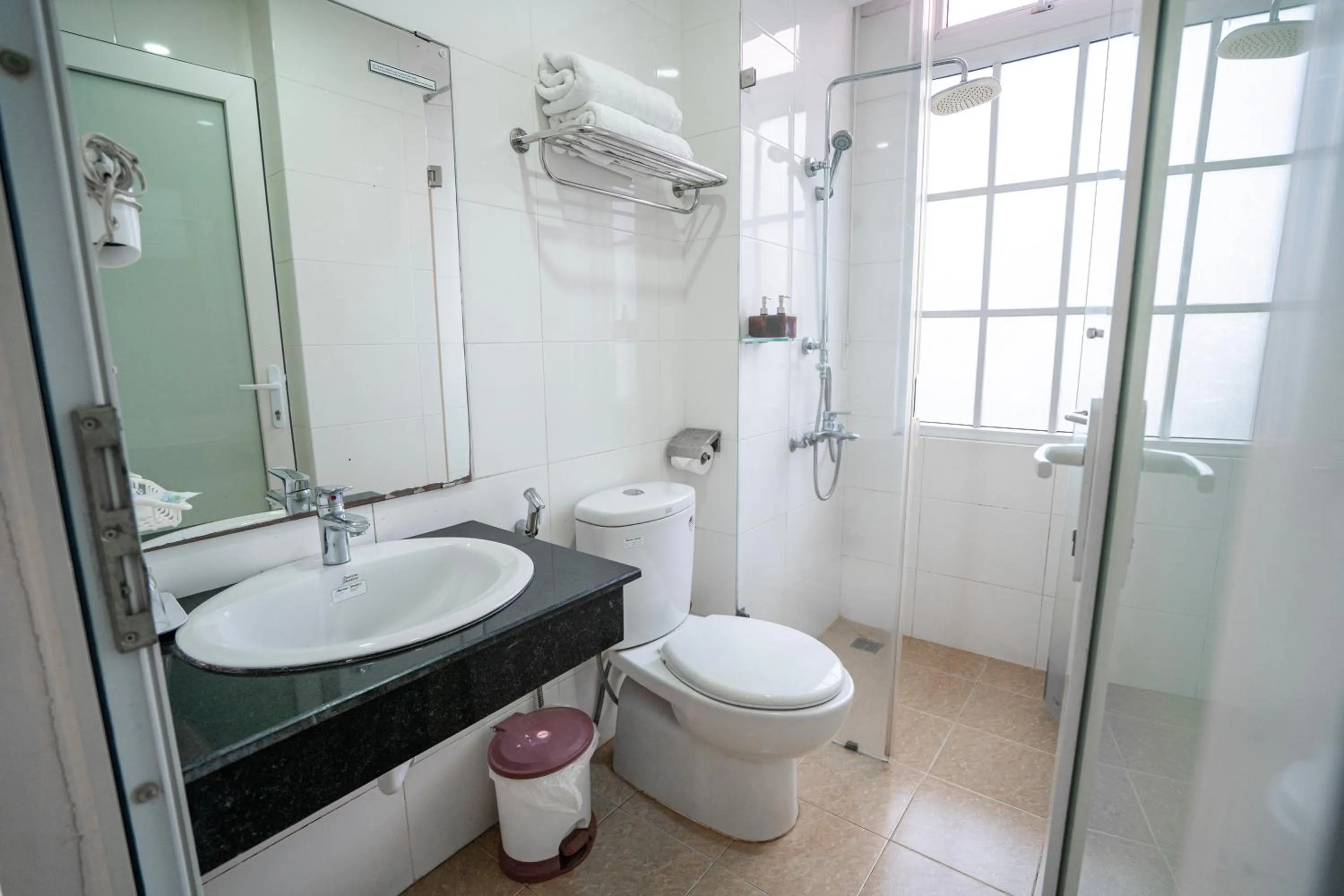 Shower, Bathroom in Sea Castle Hotel