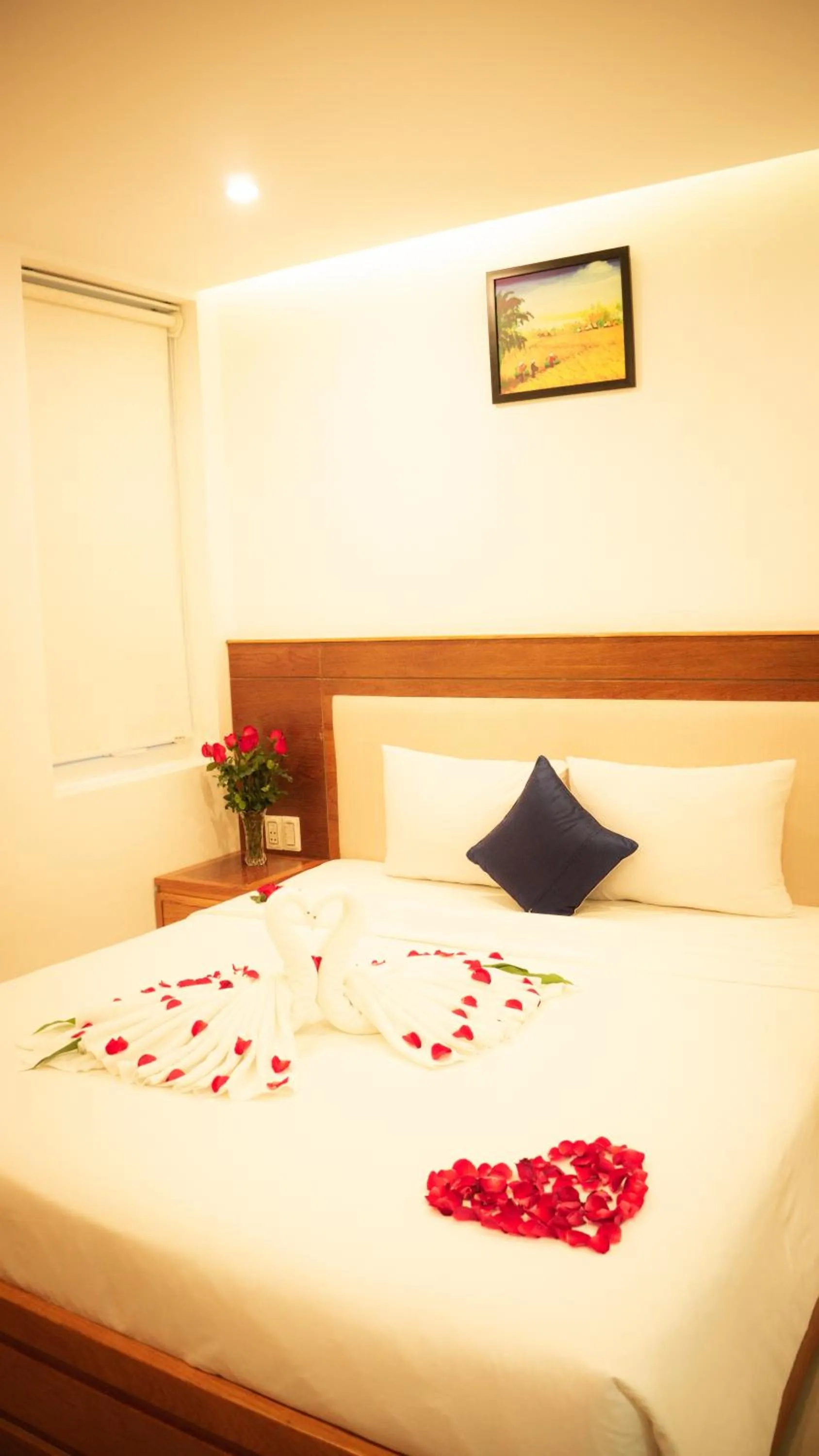 Photo of the whole room, Bed in Sea Castle Hotel