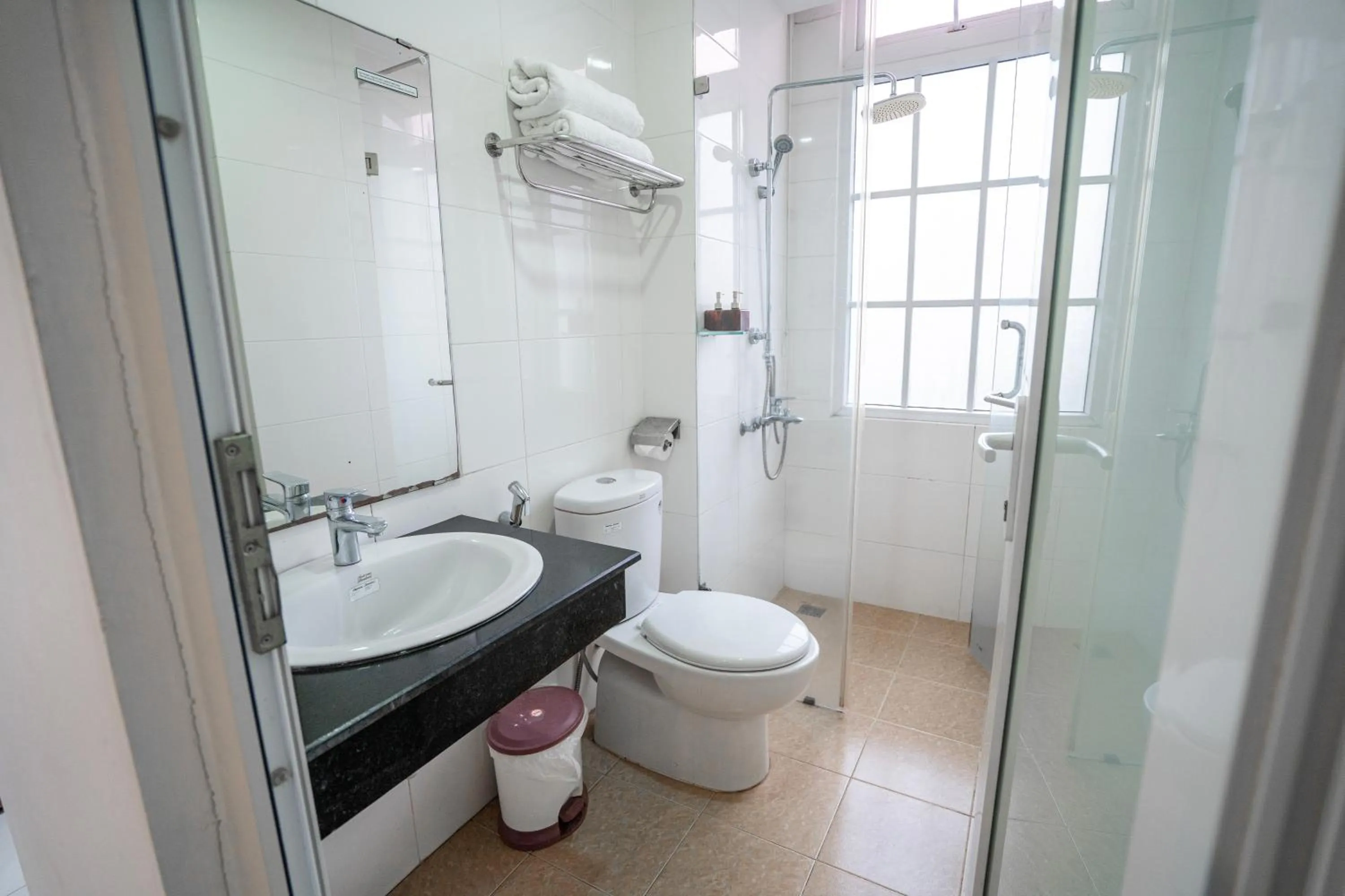 Shower, Bathroom in Sea Castle Hotel