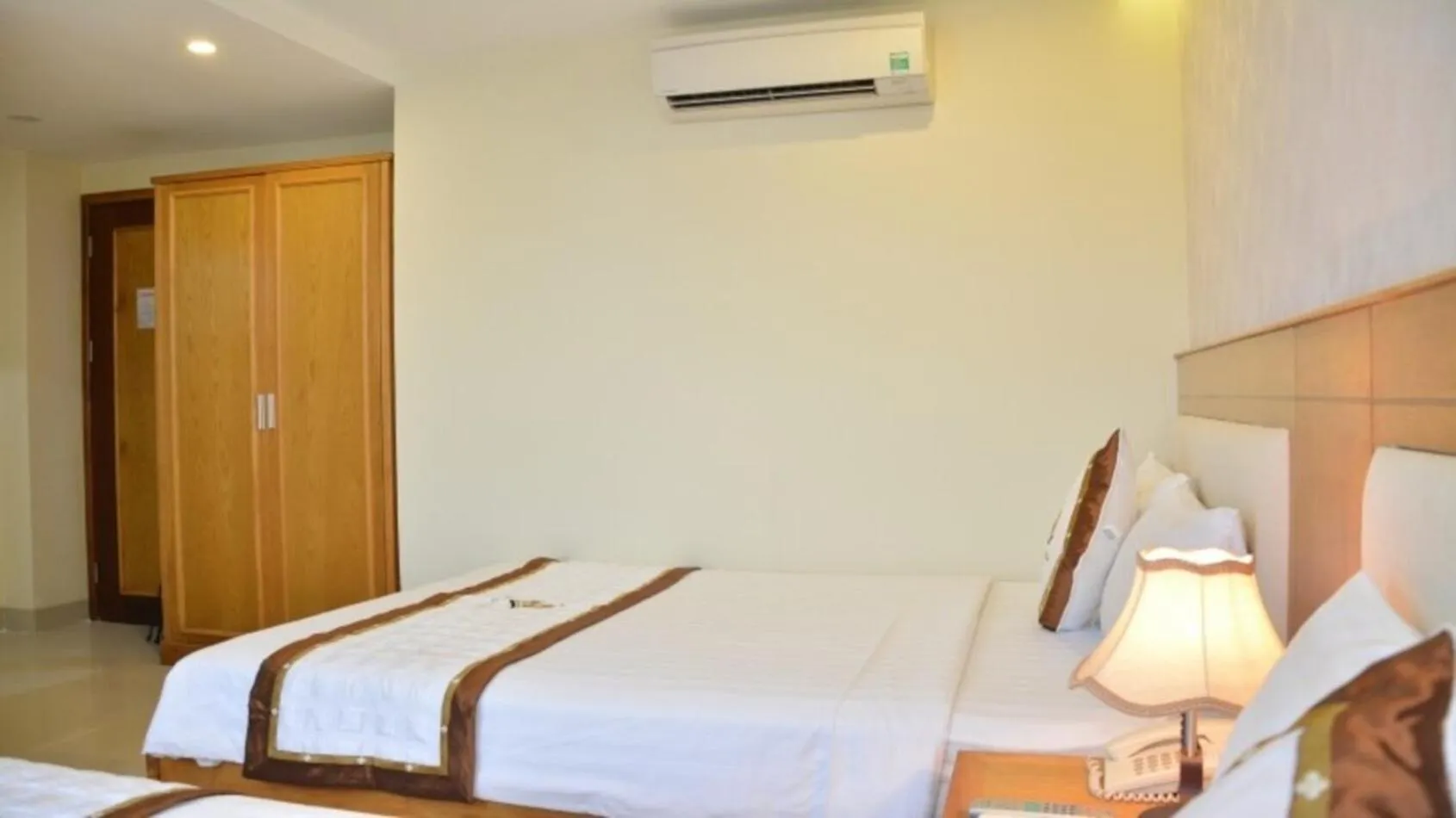 Bed in Sea Castle Hotel