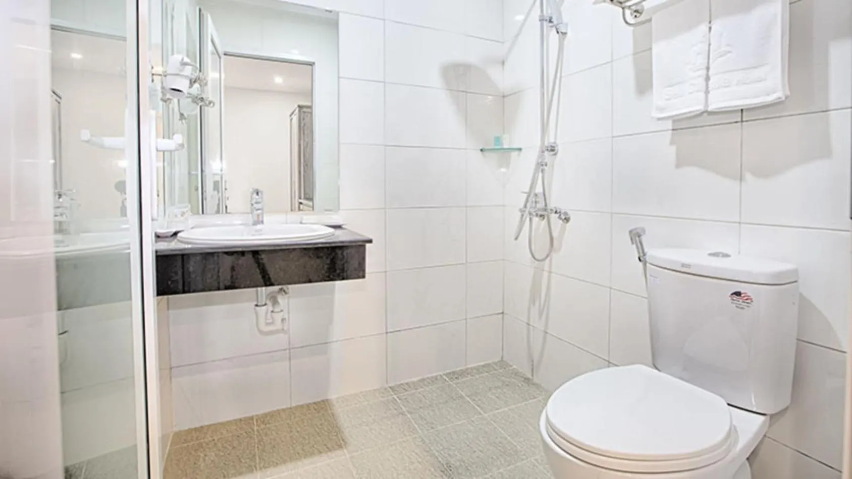 Shower, Bathroom in Sea Castle Hotel