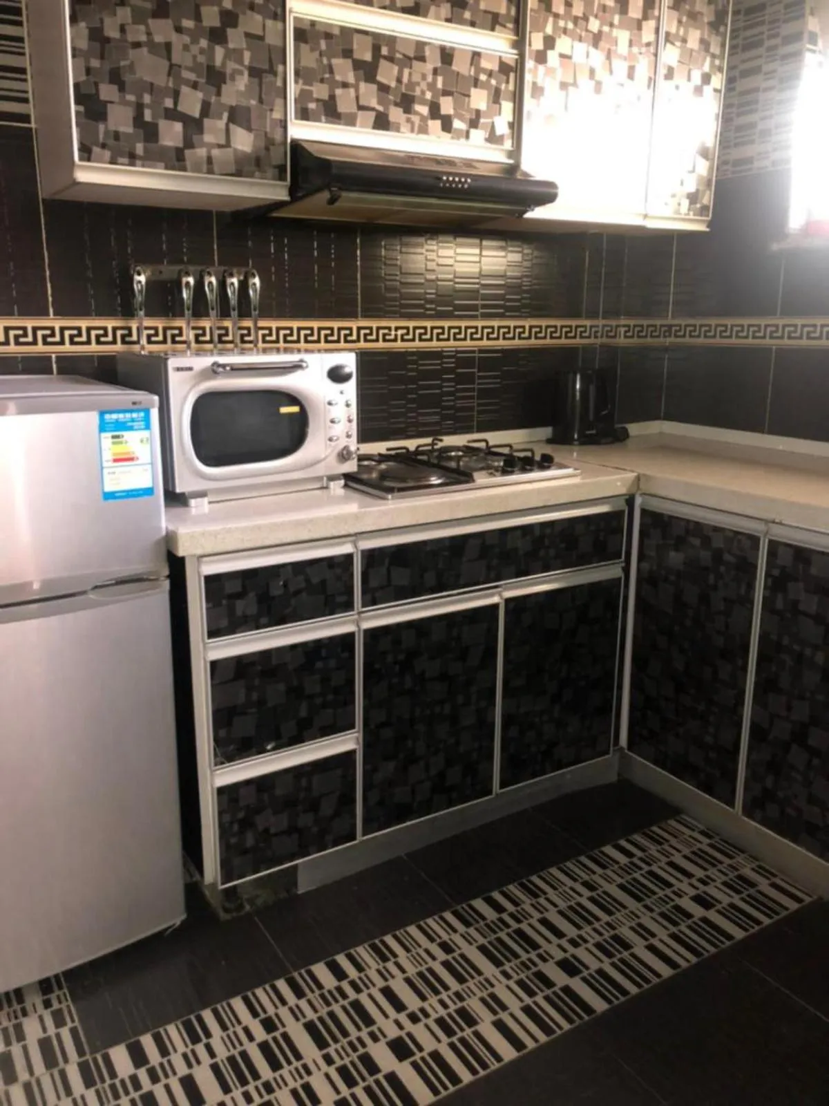 Kitchen or kitchenette in Emmad Furnished Hotel