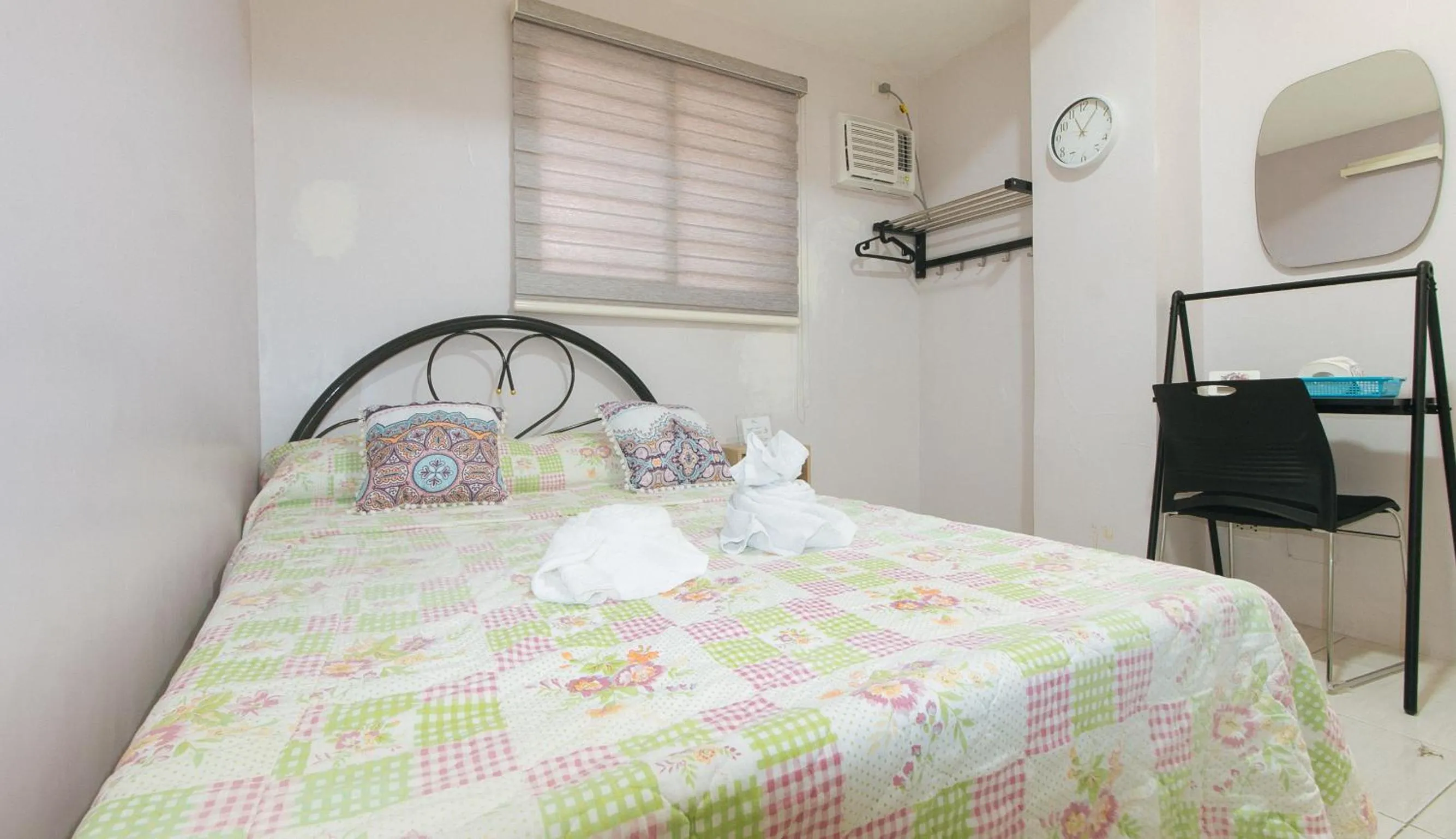 Photo of the whole room, Bed in Catlea Inn