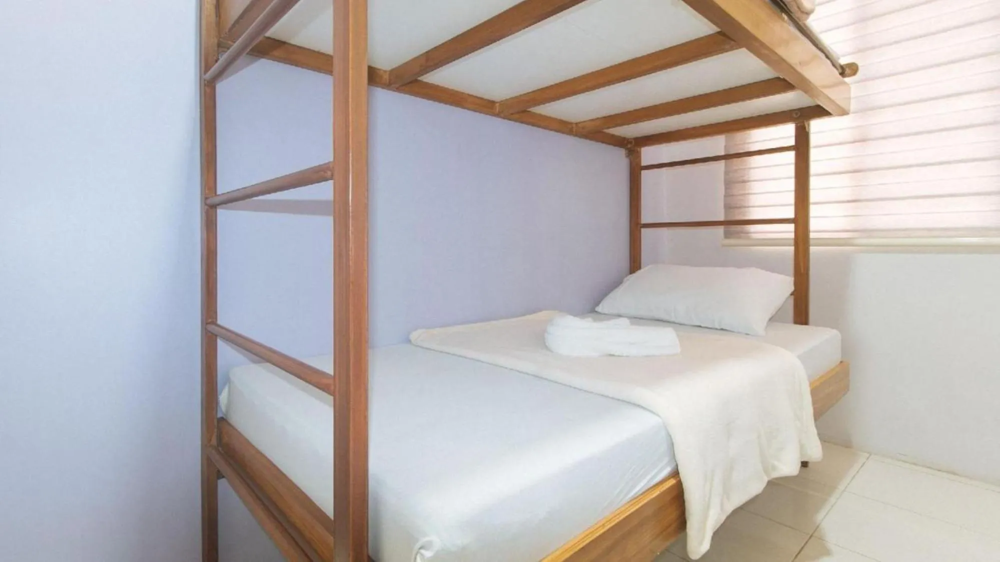 bunk bed, Bed in Catlea Inn