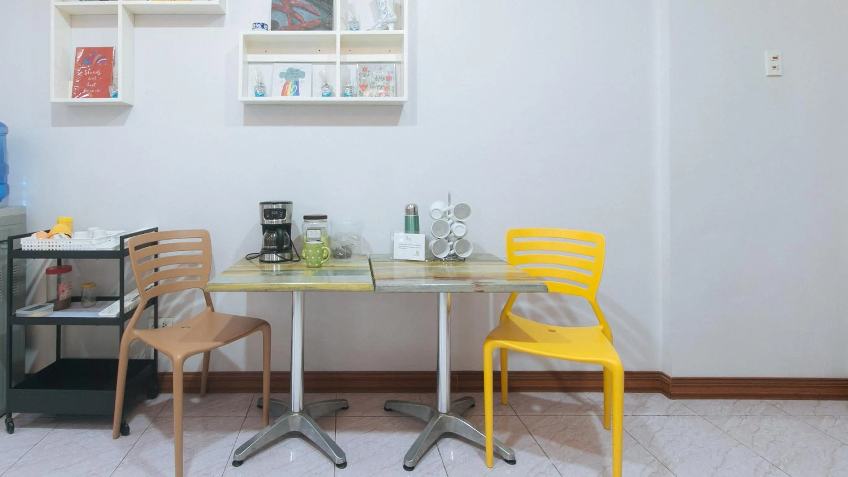 Coffee/tea facilities in Catlea Inn