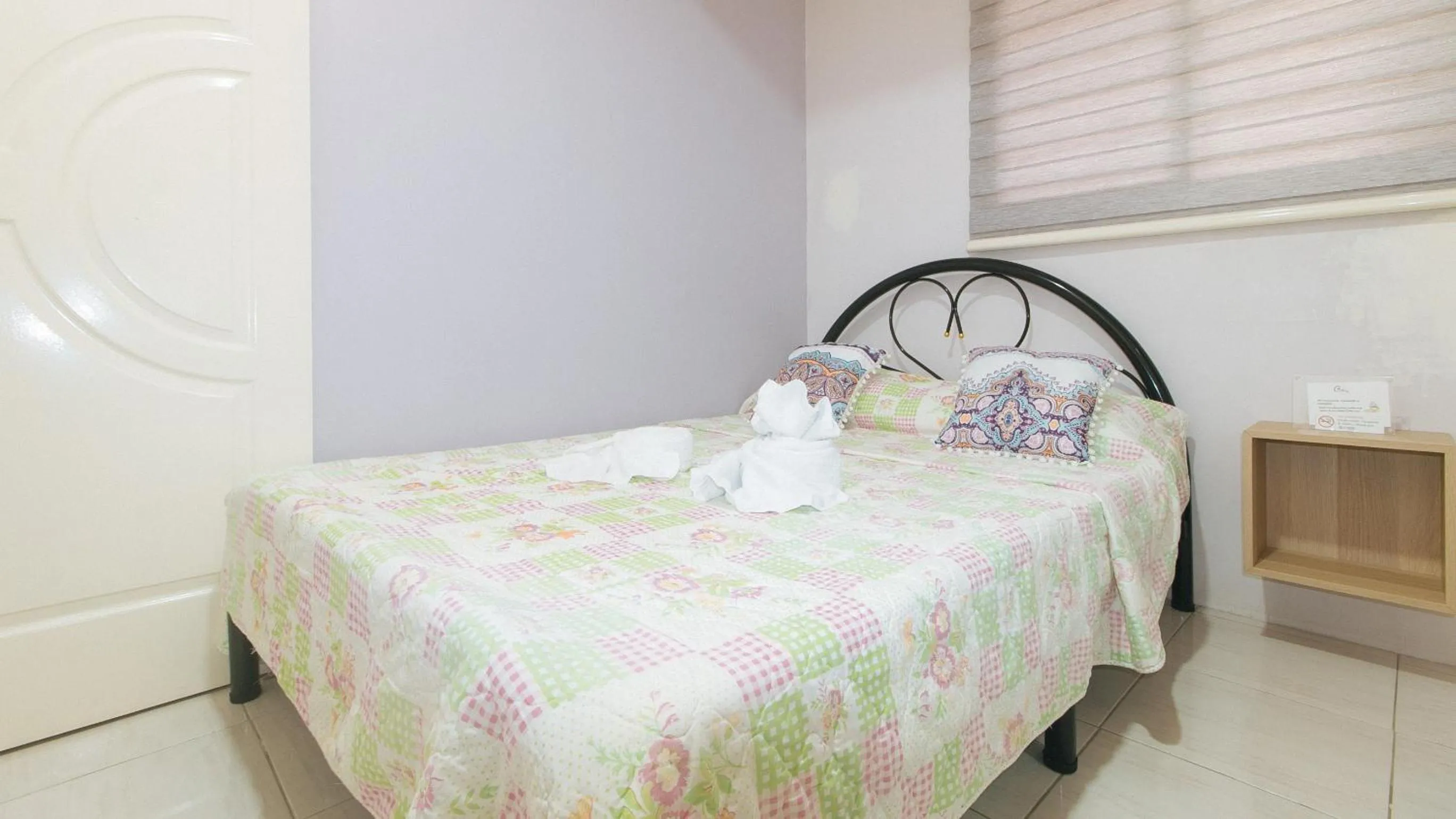 Photo of the whole room, Bed in Catlea Inn