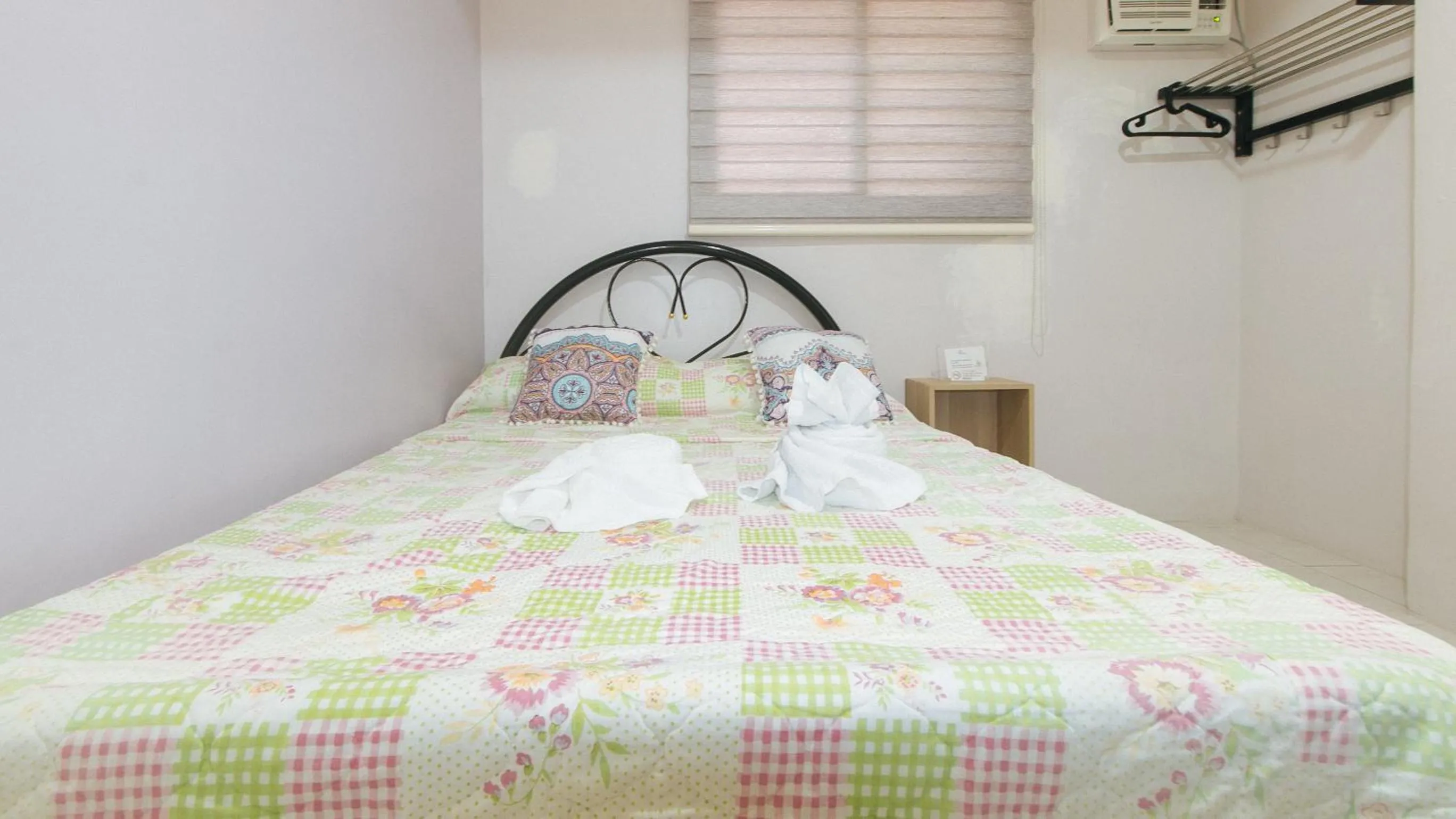 Photo of the whole room, Bed in Catlea Inn