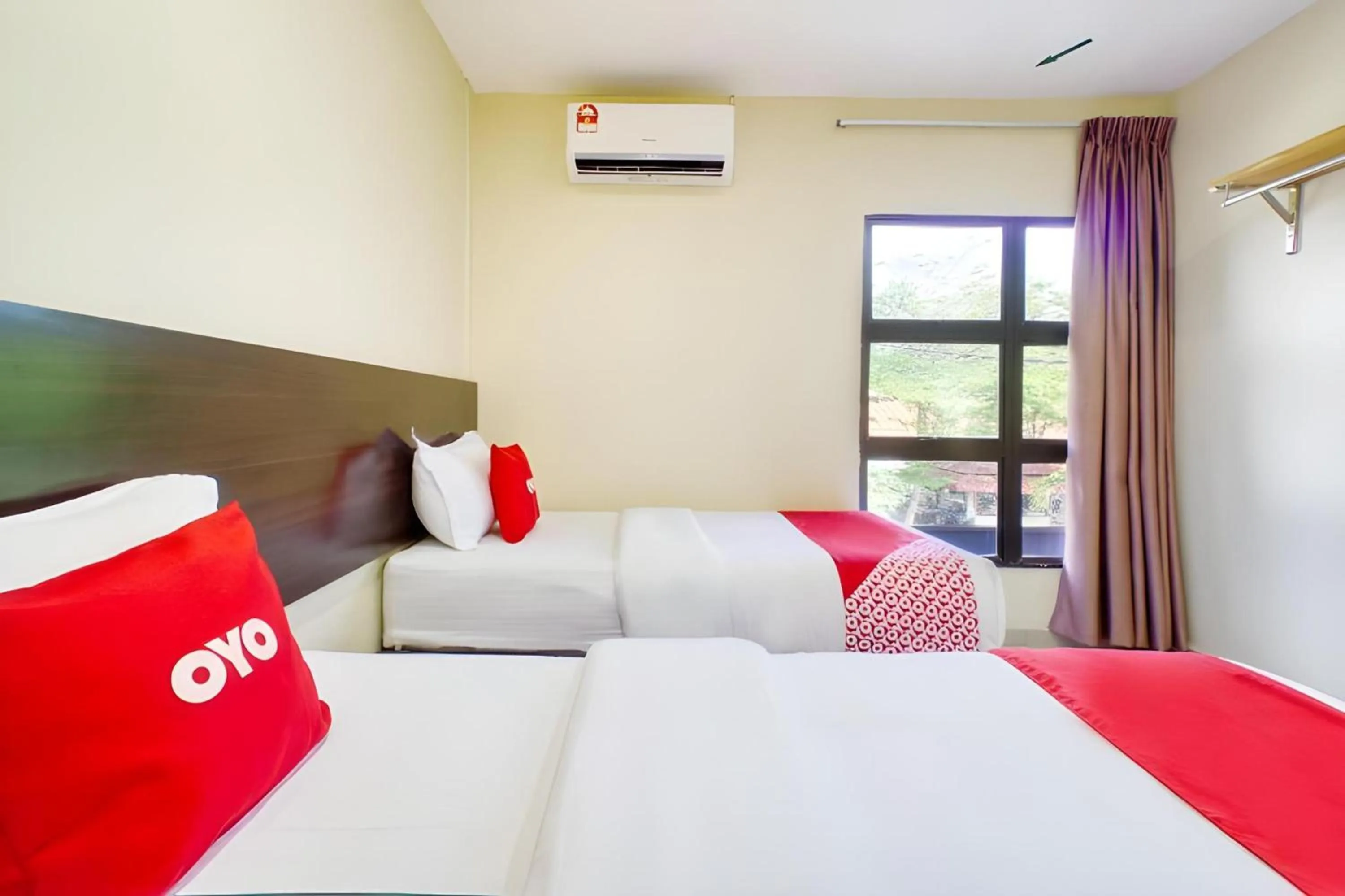 Photo of the whole room, Bed in OYO 89960 Manjung Inn Hotel