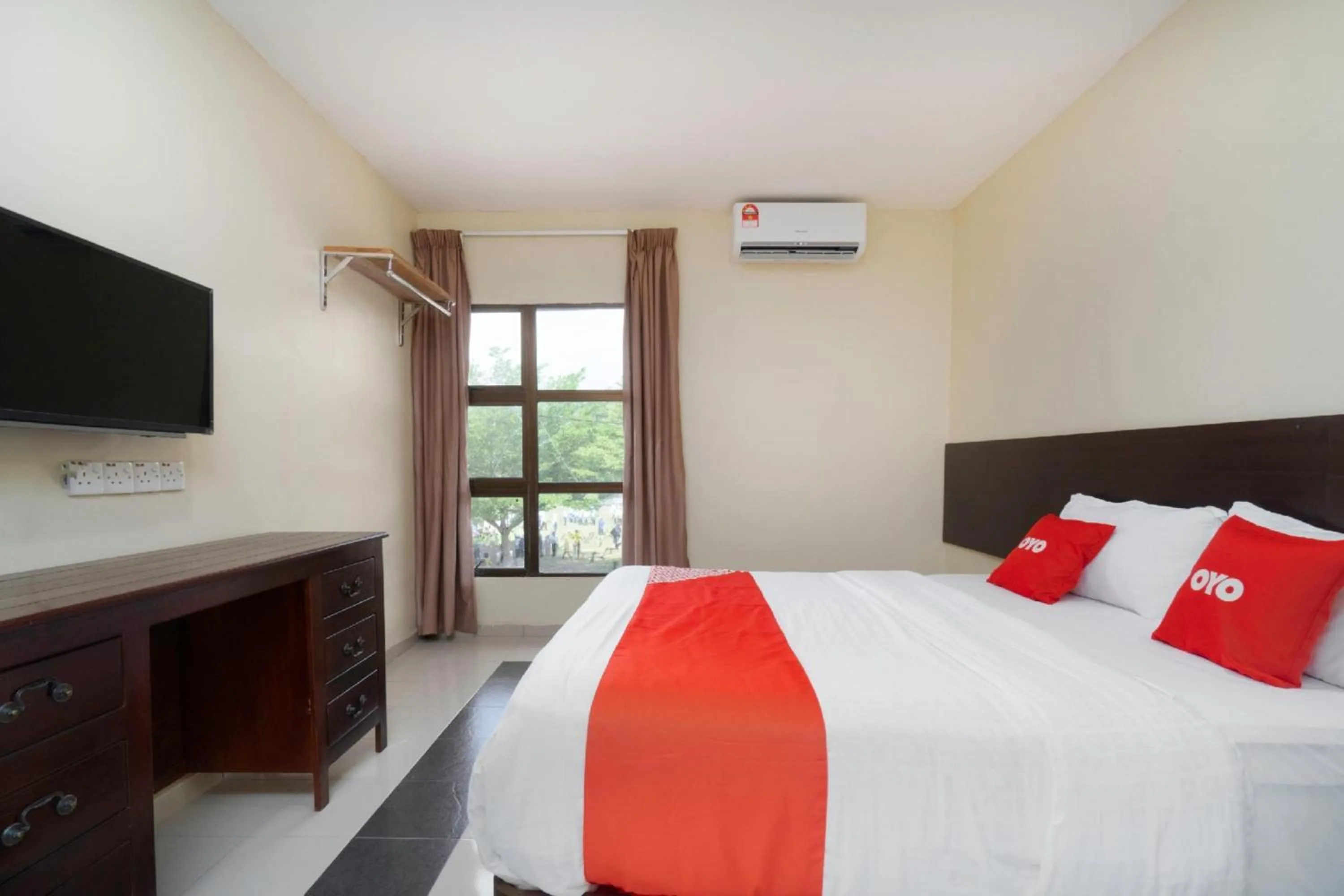 View (from property/room), Bed in OYO 89960 Manjung Inn Hotel