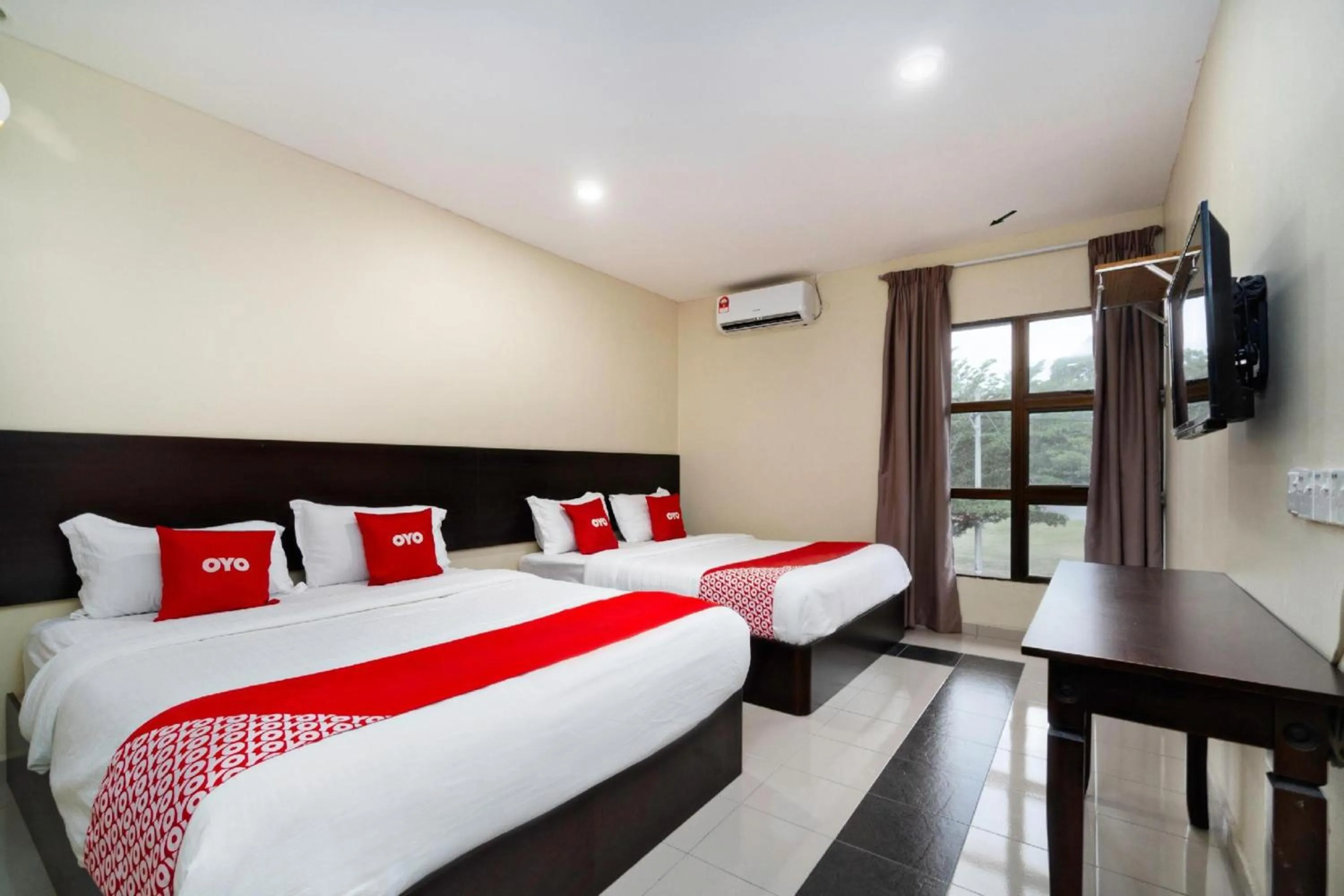 Photo of the whole room, Bed in OYO 89960 Manjung Inn Hotel