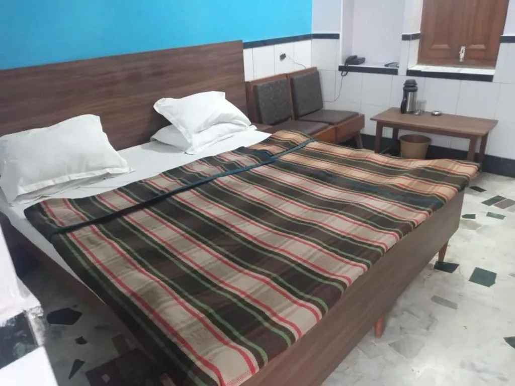 Bedroom, Bed in New Royal Hotel