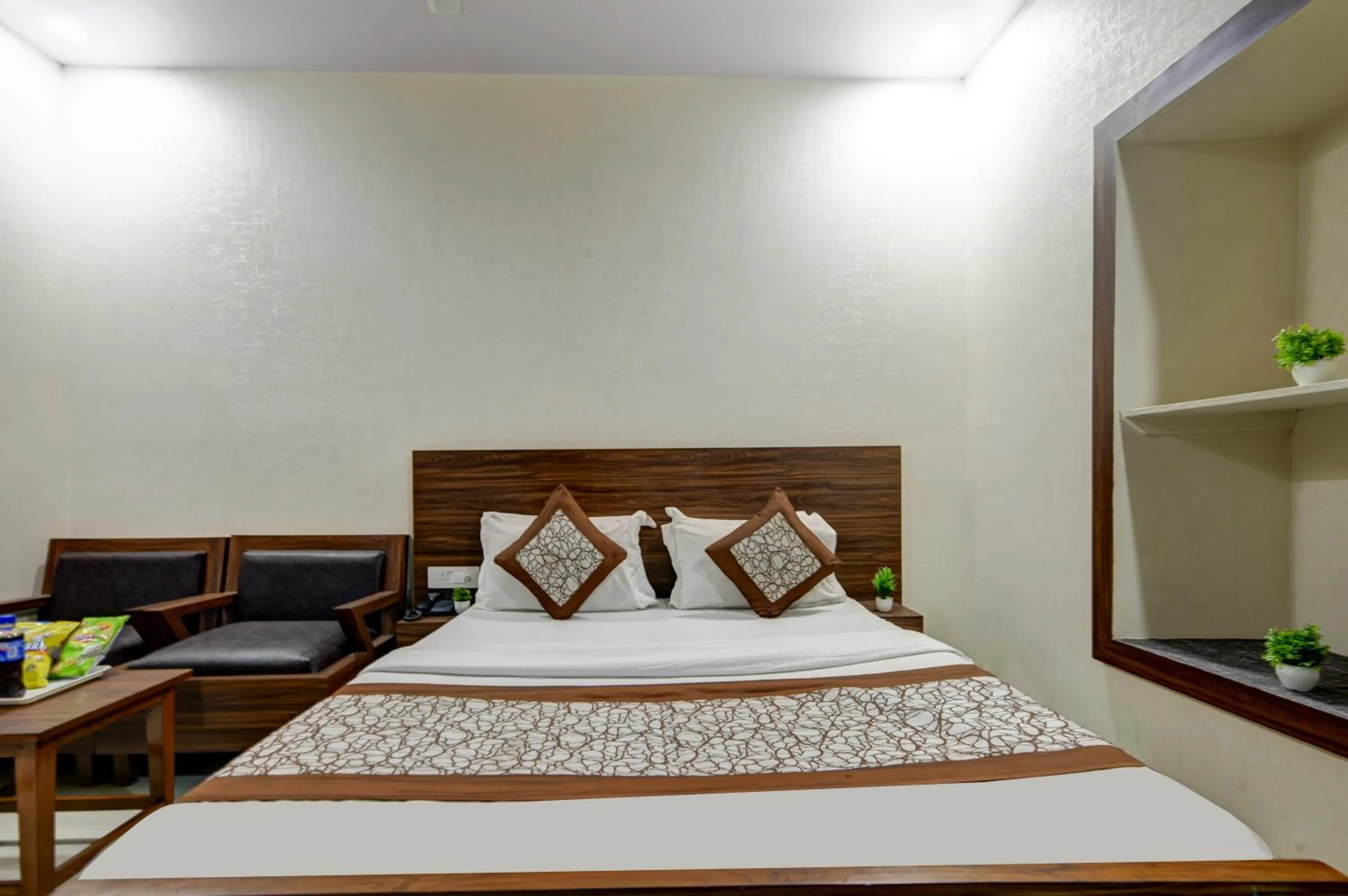 Bed in New Royal Hotel Just Near Old Delhi Railway Station And Chandni Chowk
