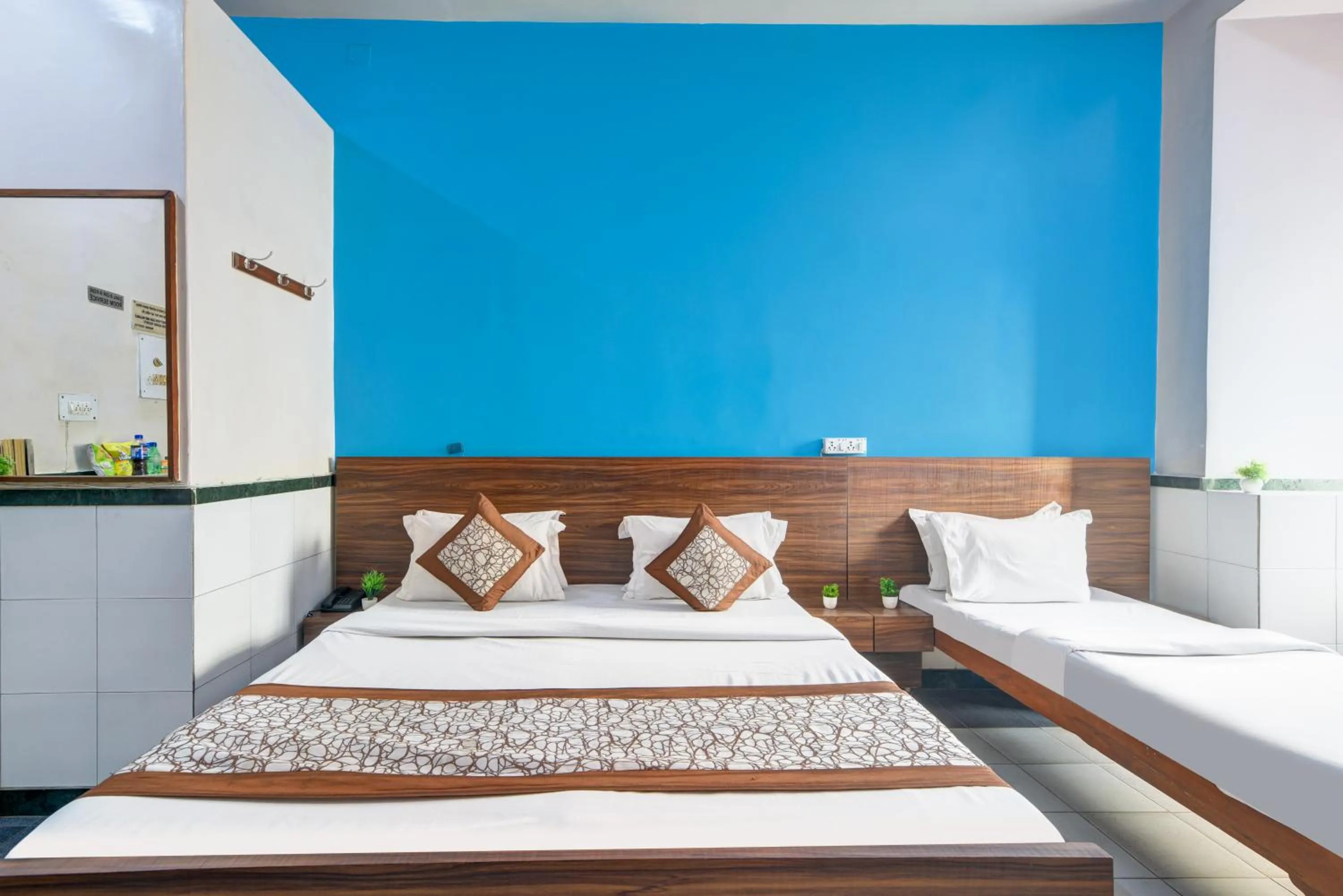 Bed in New Royal Hotel Just Near Old Delhi Railway Station And Chandni Chowk