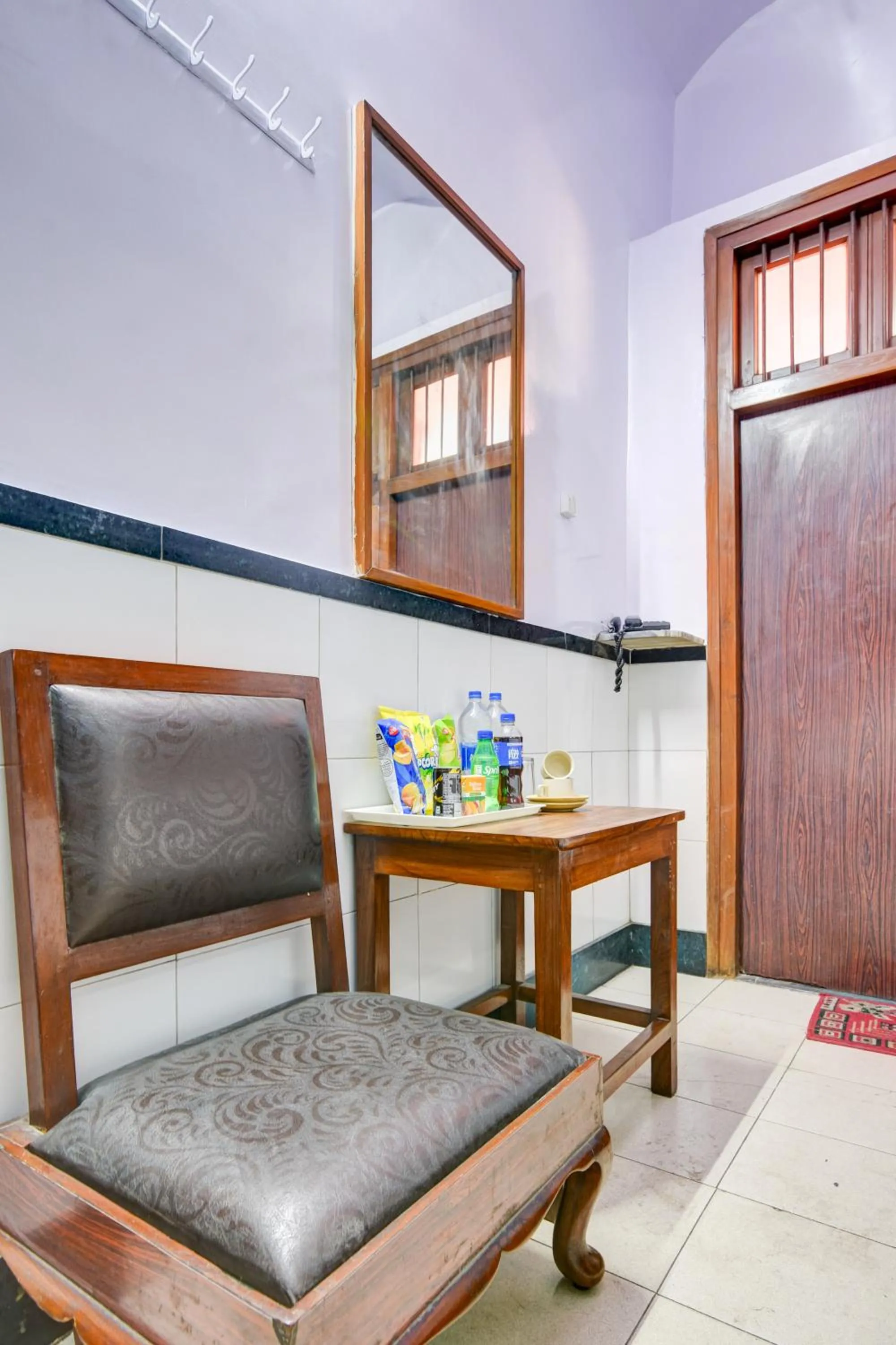 Living room in New Royal Hotel Just Near Old Delhi Railway Station And Chandni Chowk