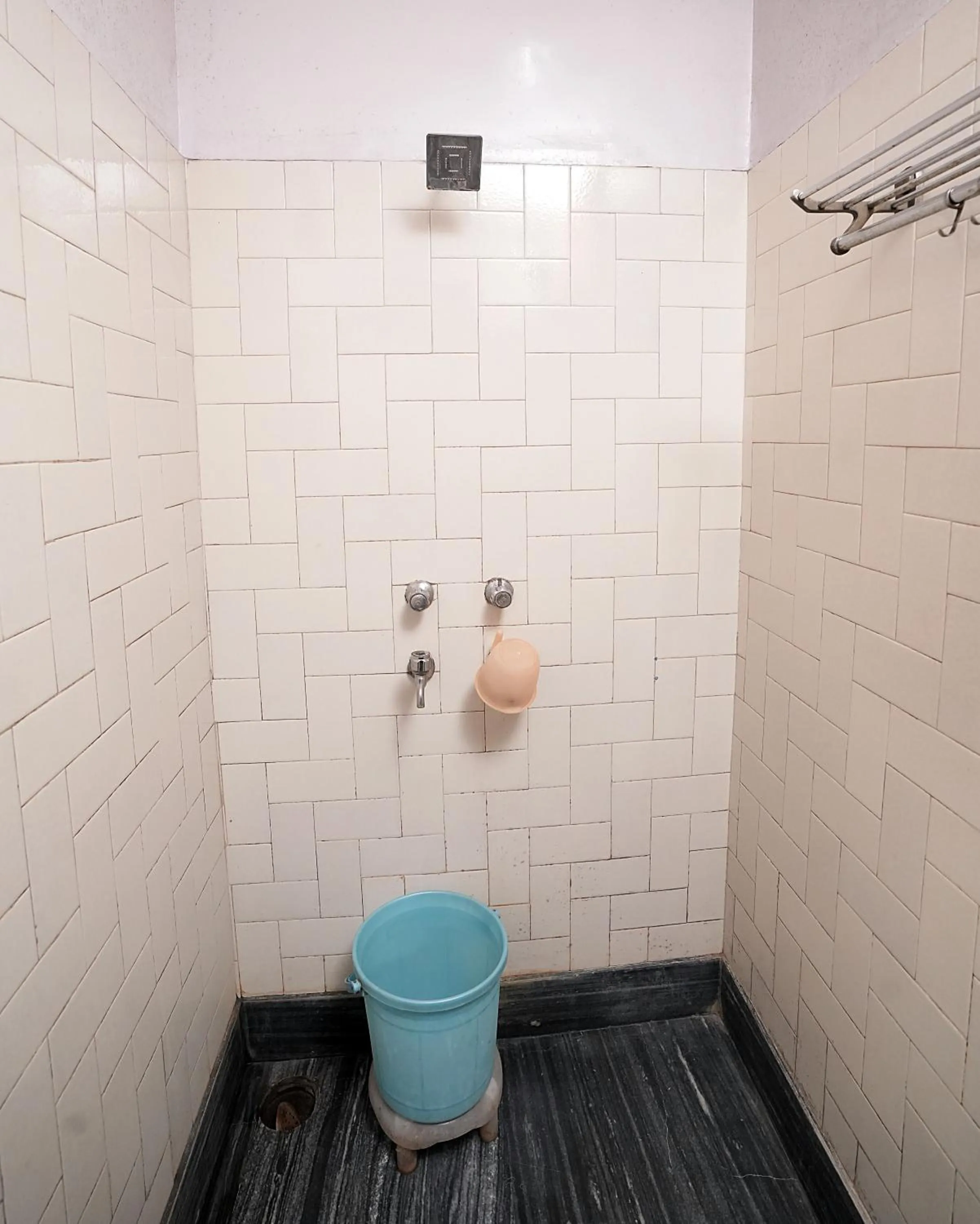 Toilet in New Royal Hotel