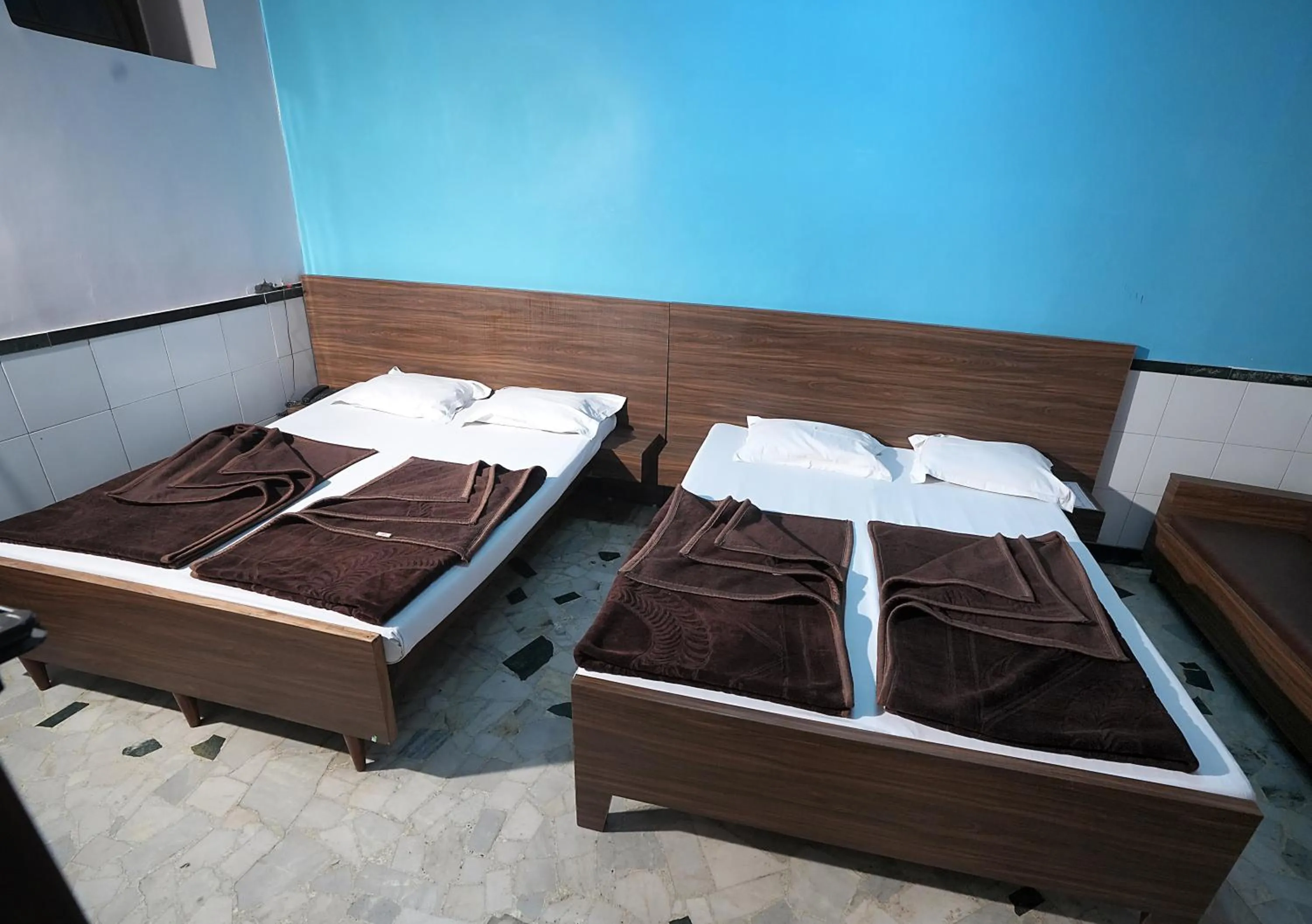 Bedroom, Bed in New Royal Hotel