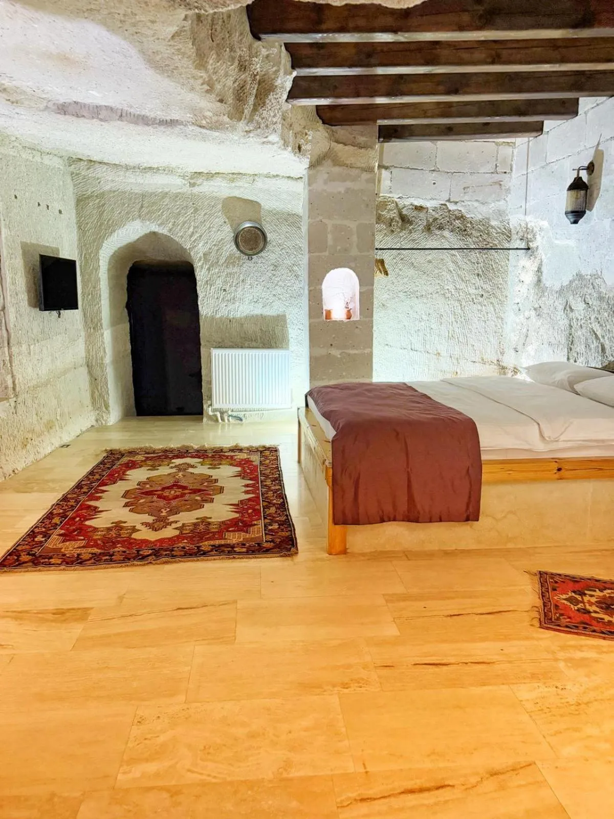 Bedroom, Bed in My Cave Suites