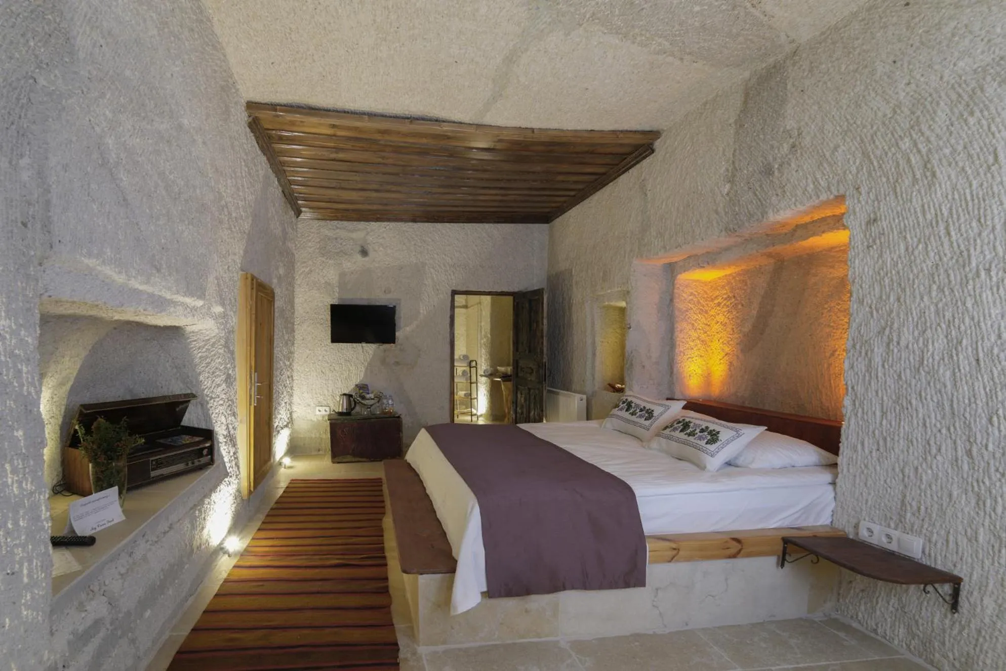 TV and multimedia, Bed in My Cave Suites