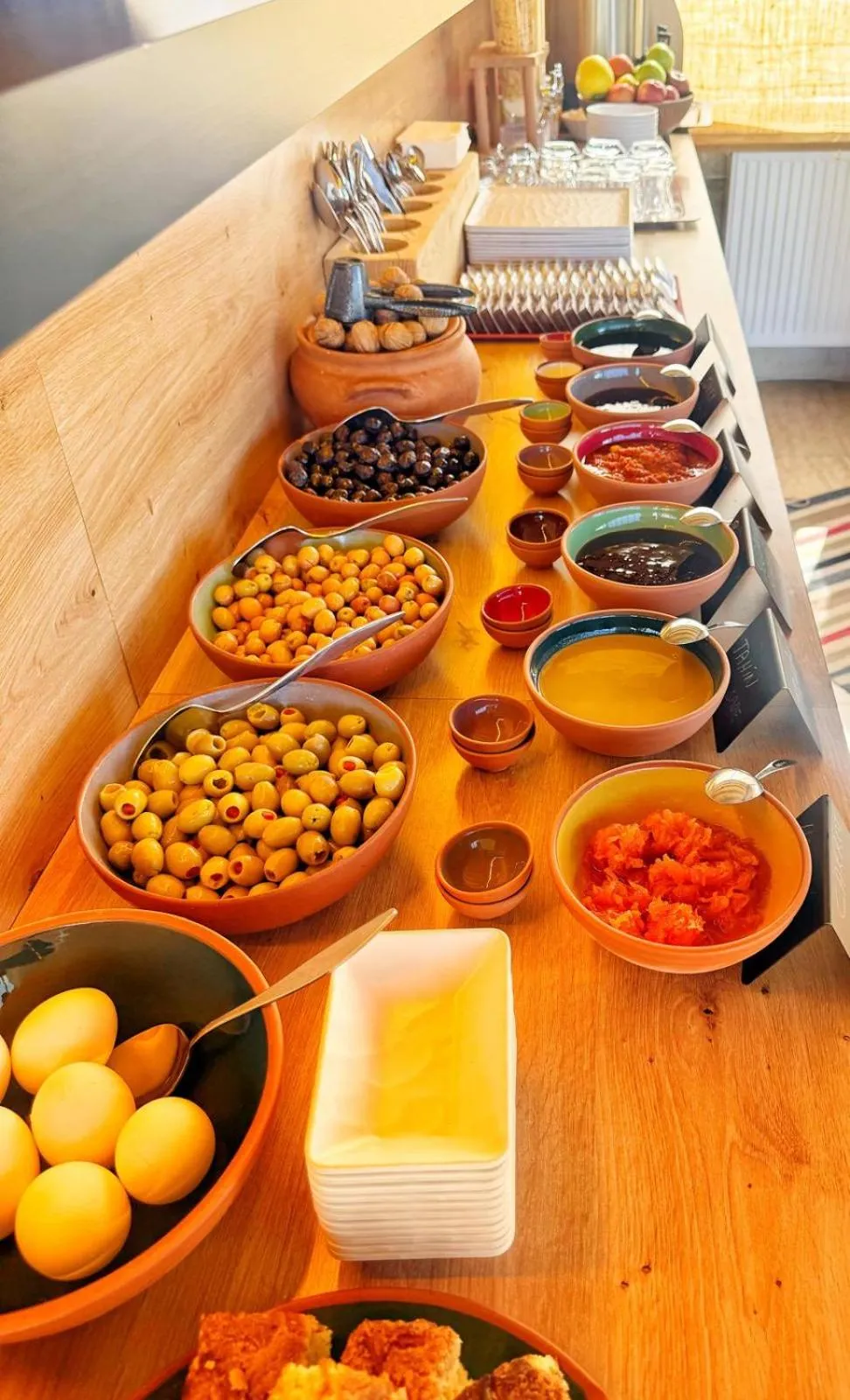 Breakfast in My Cave Suites