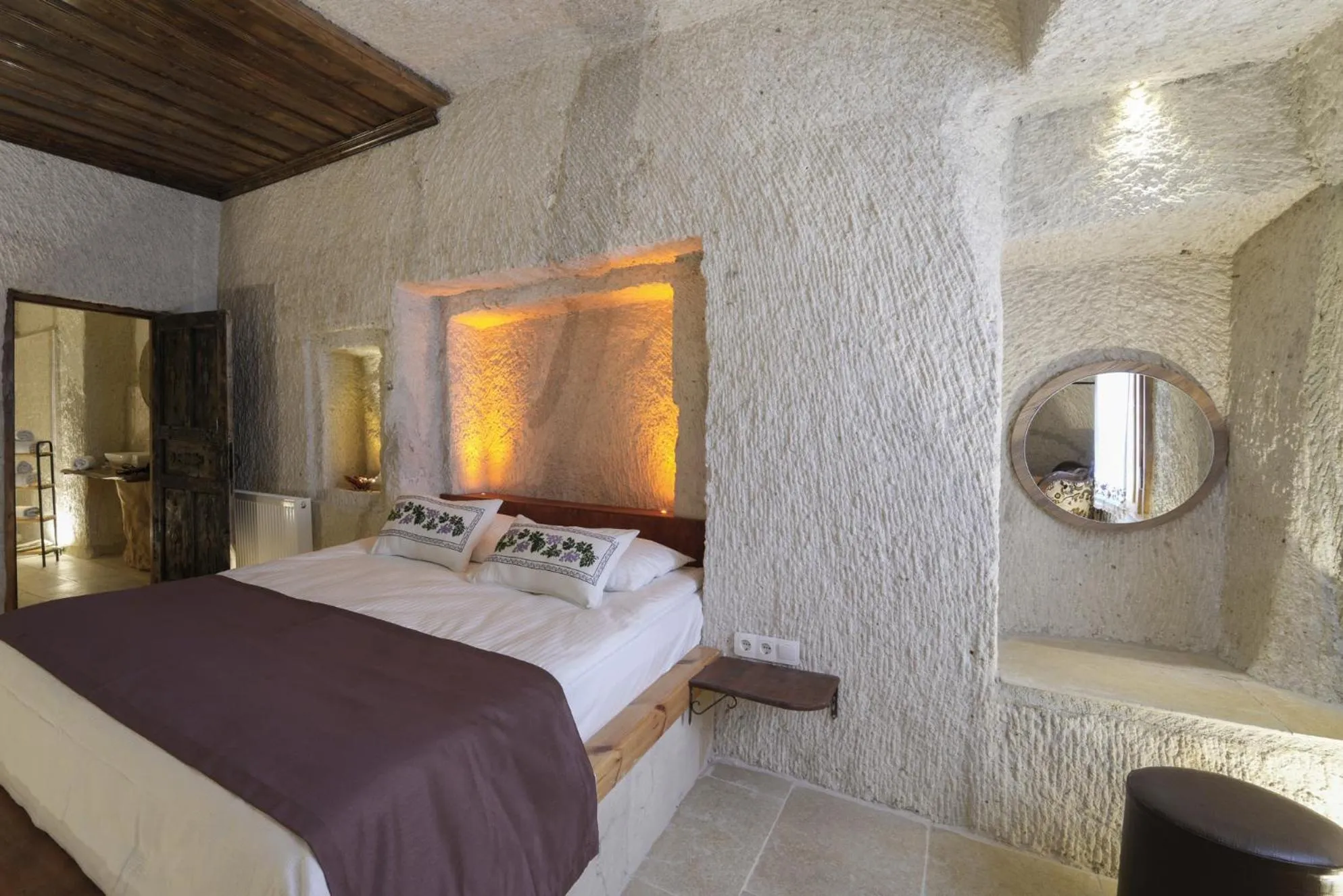 Bedroom, Bed in My Cave Suites