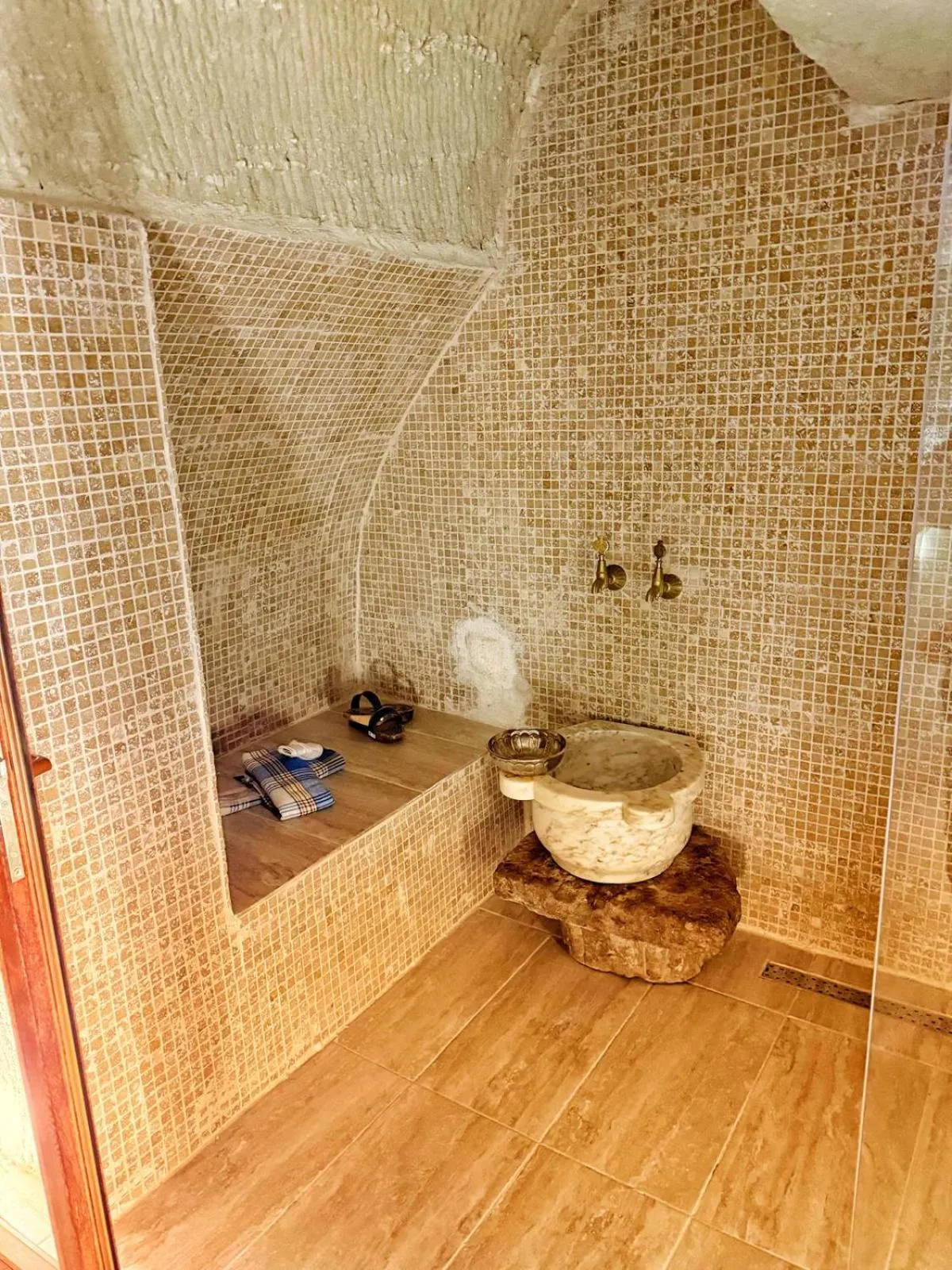 Public Bath in My Cave Suites