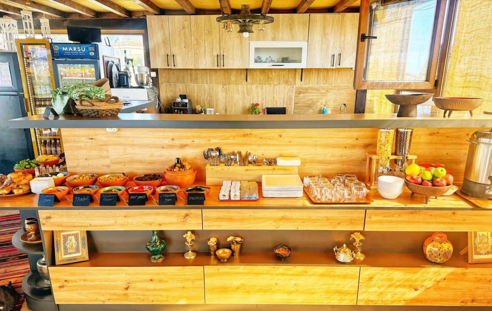 Breakfast in My Cave Suites