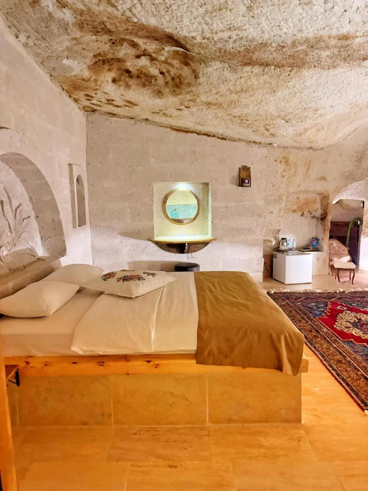 Bedroom, Bed in My Cave Suites