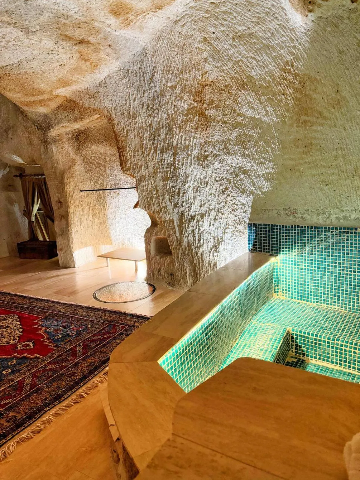 Bath in My Cave Suites