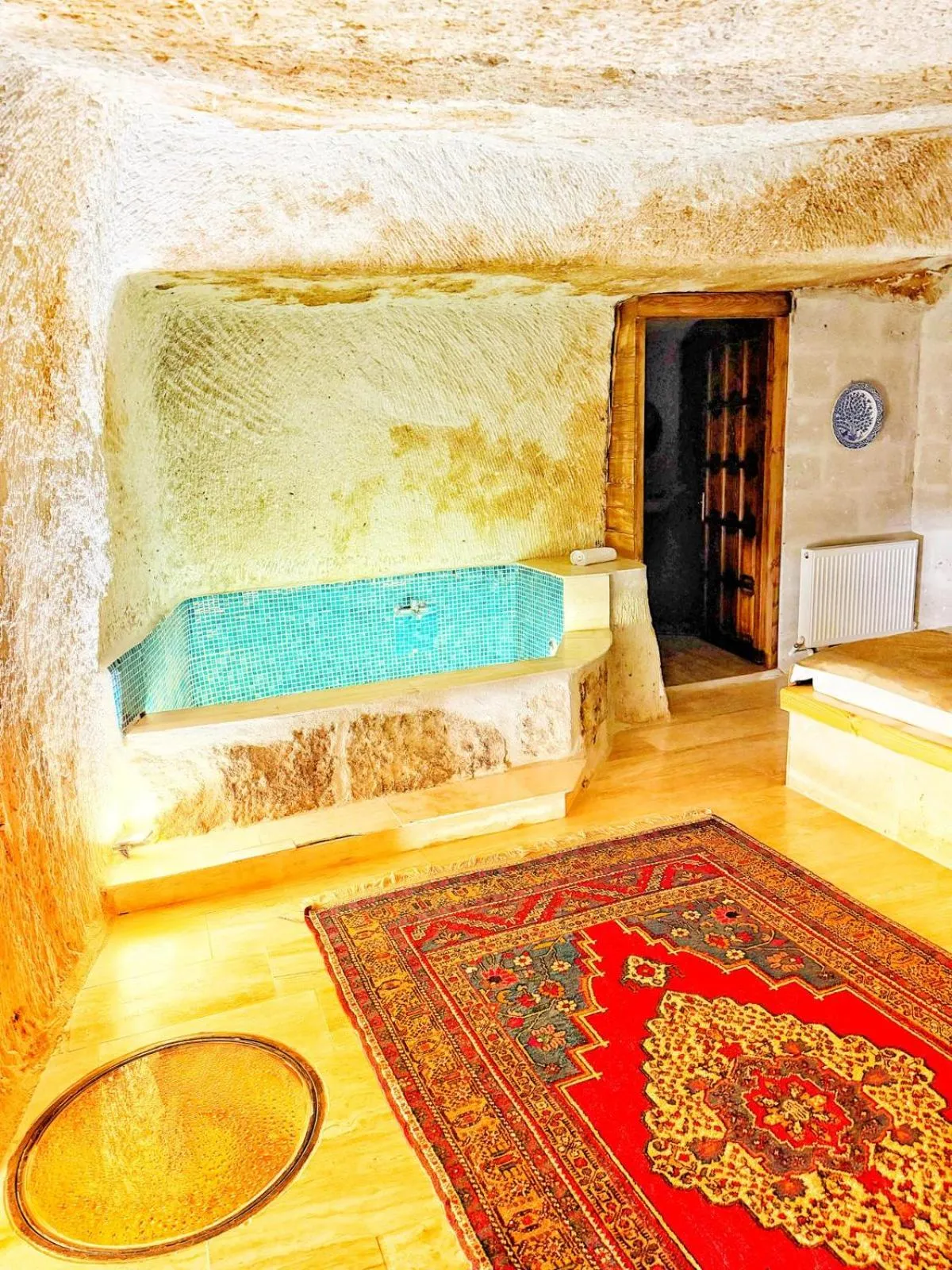 Bath in My Cave Suites