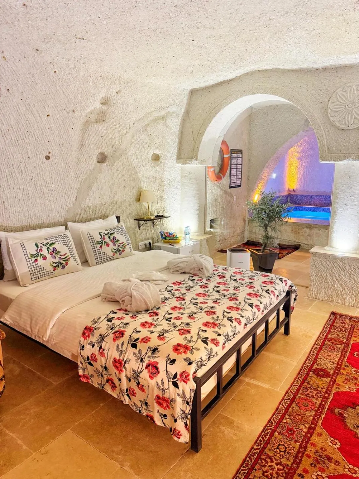 Bedroom, Bed in My Cave Suites