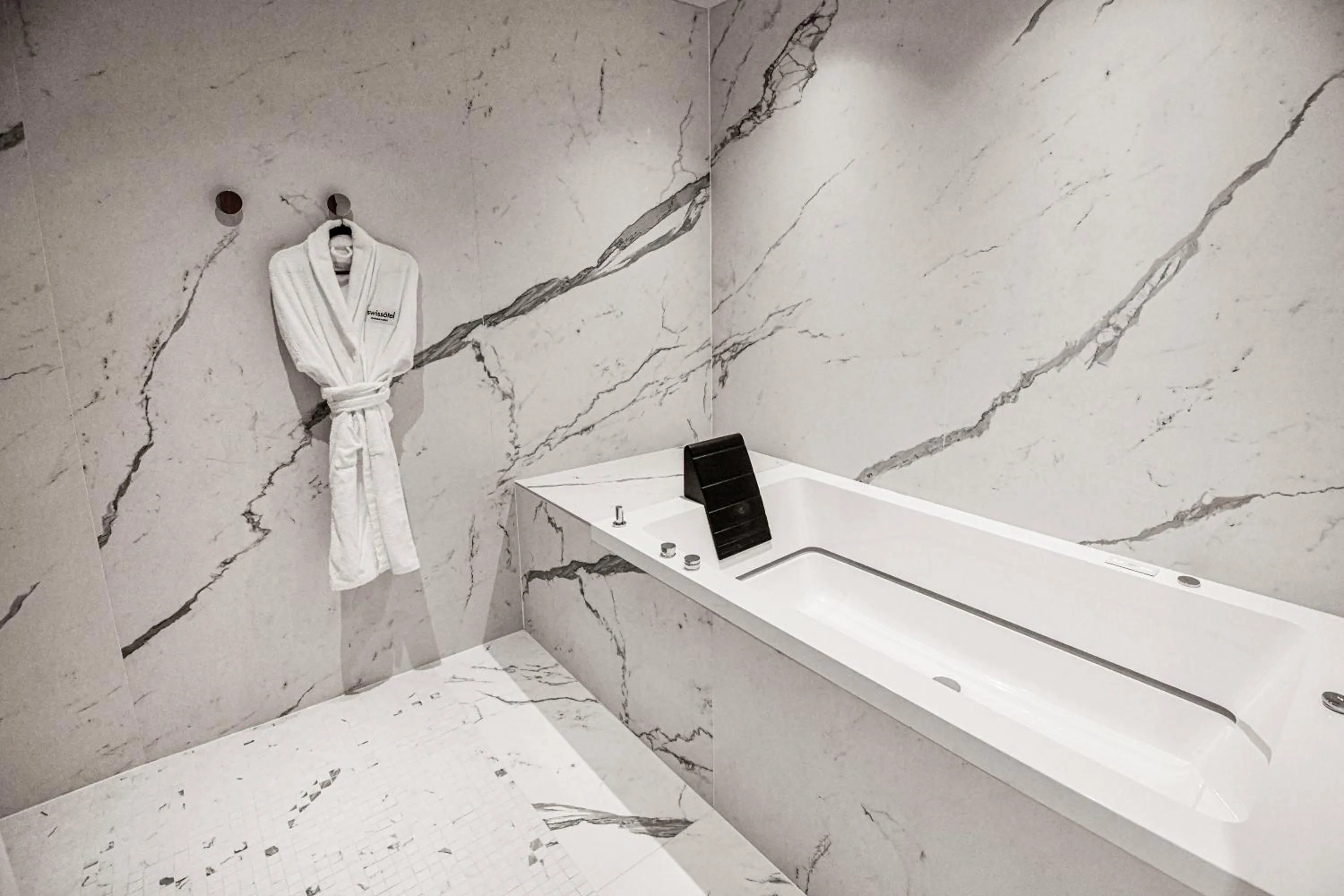 Bath in Swissôtel Damian Jasna