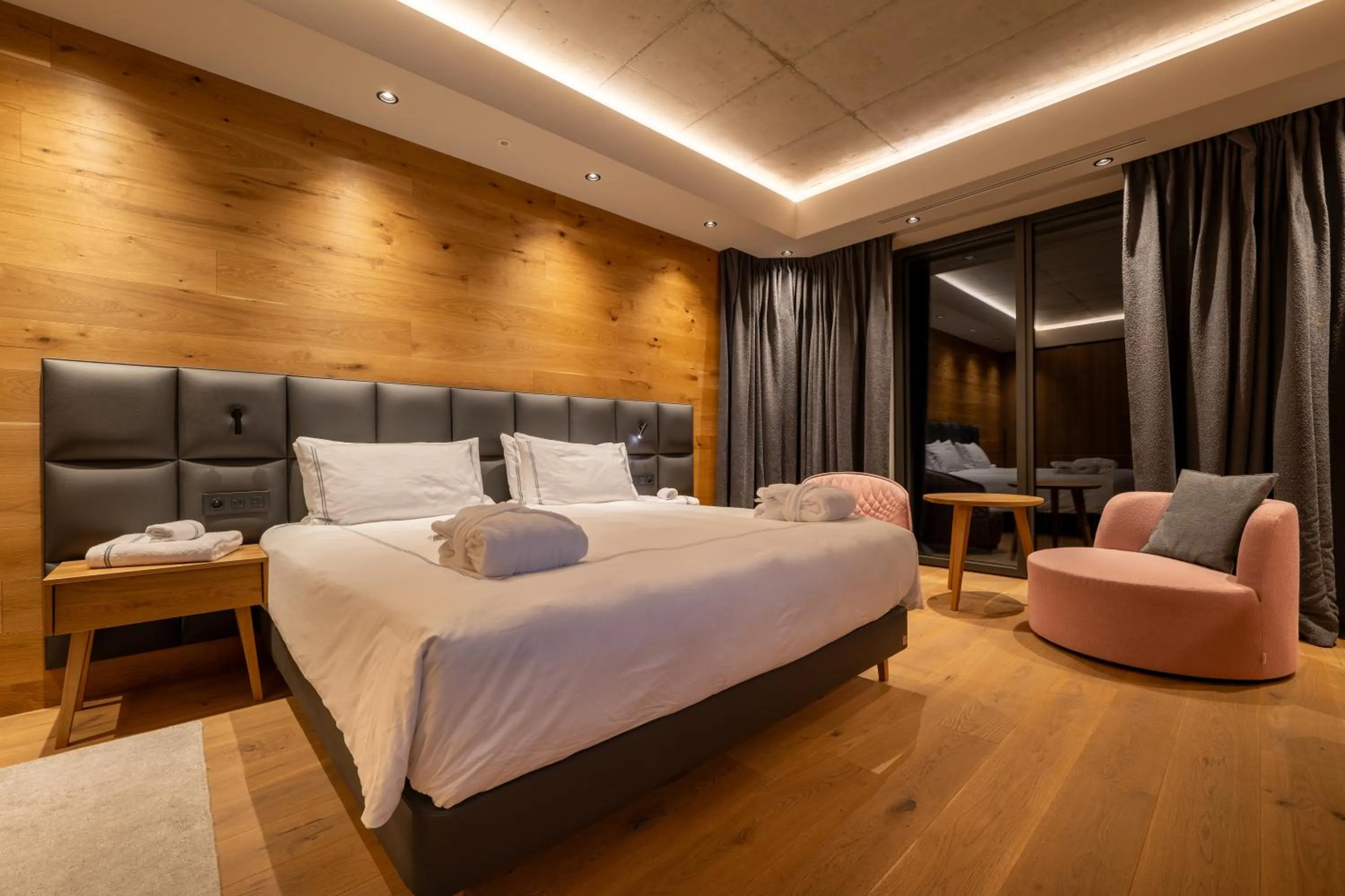 Bedroom, Bed in Swissôtel Damian Jasna