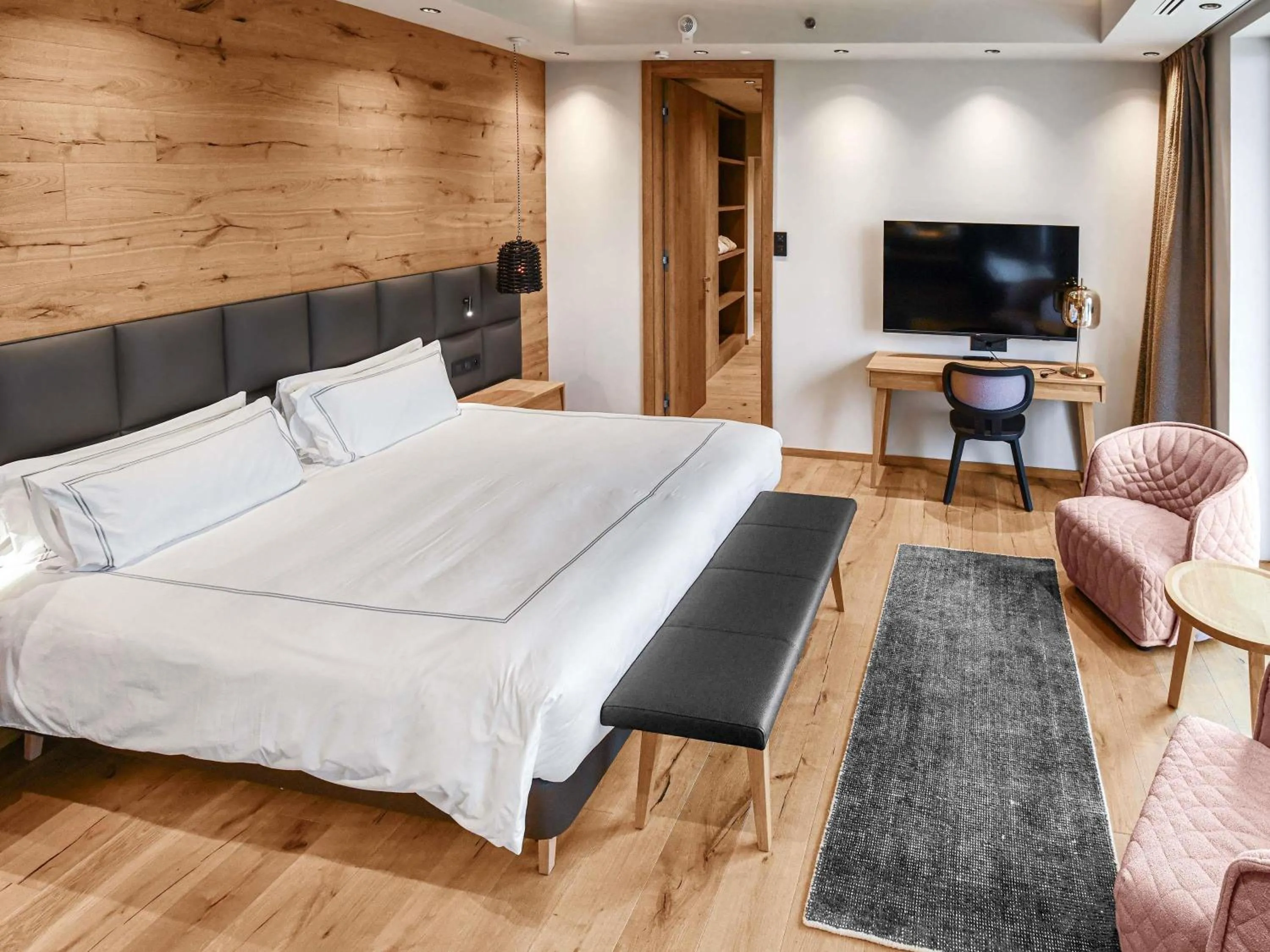 Bedroom, Bed in Swissôtel Damian Jasna