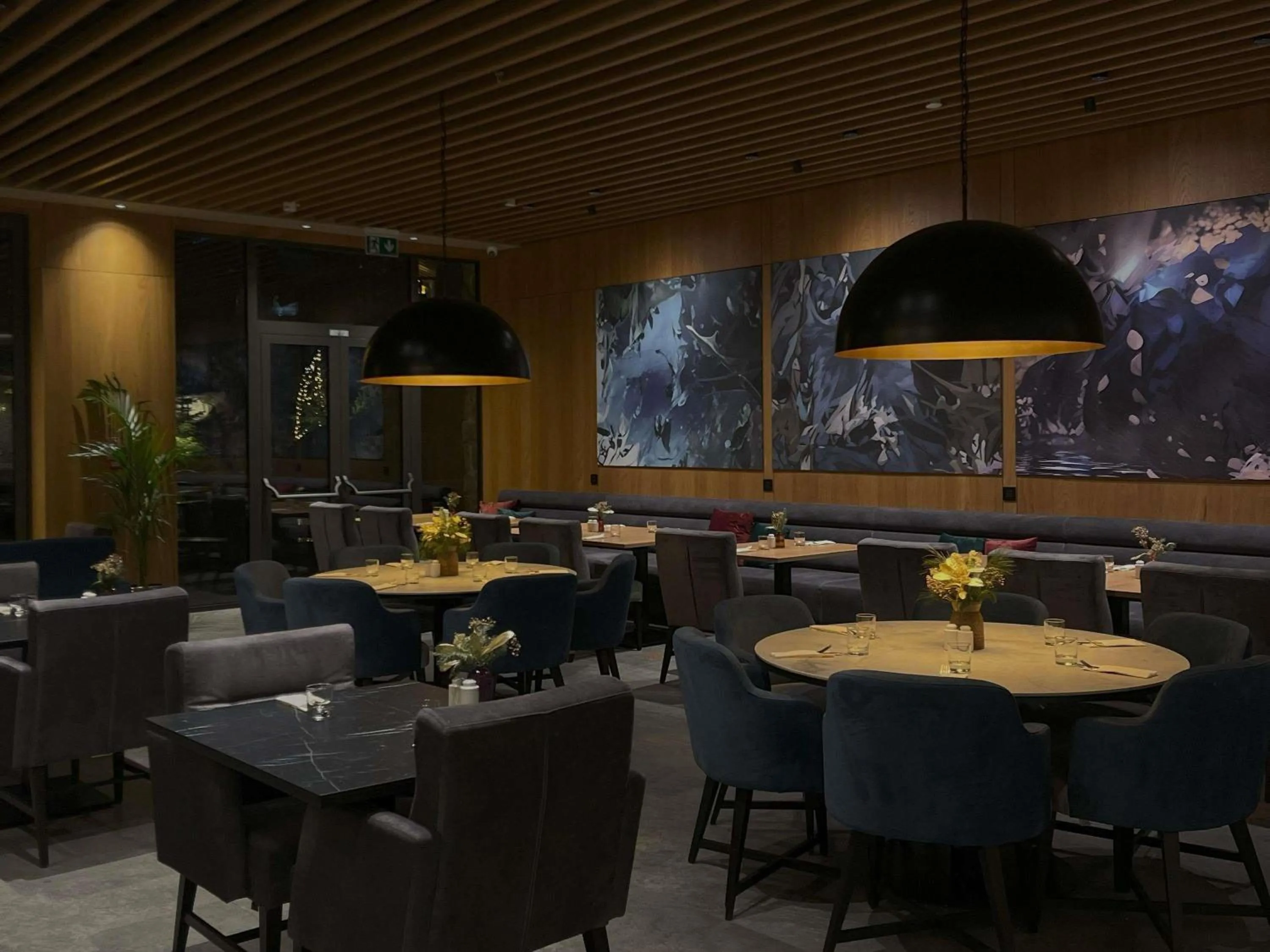 Restaurant/places to eat in Swissôtel Damian Jasna