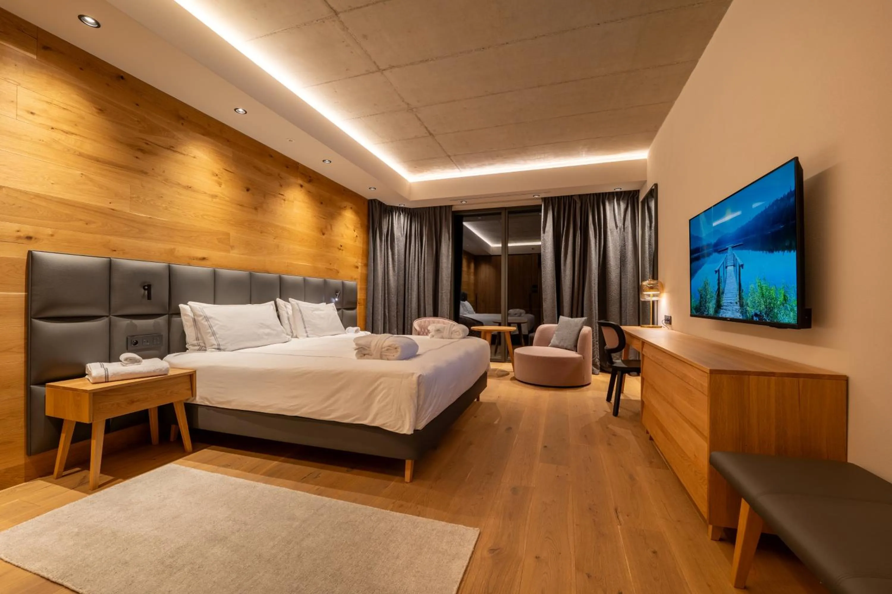 Bedroom, Bed in Swissôtel Damian Jasna