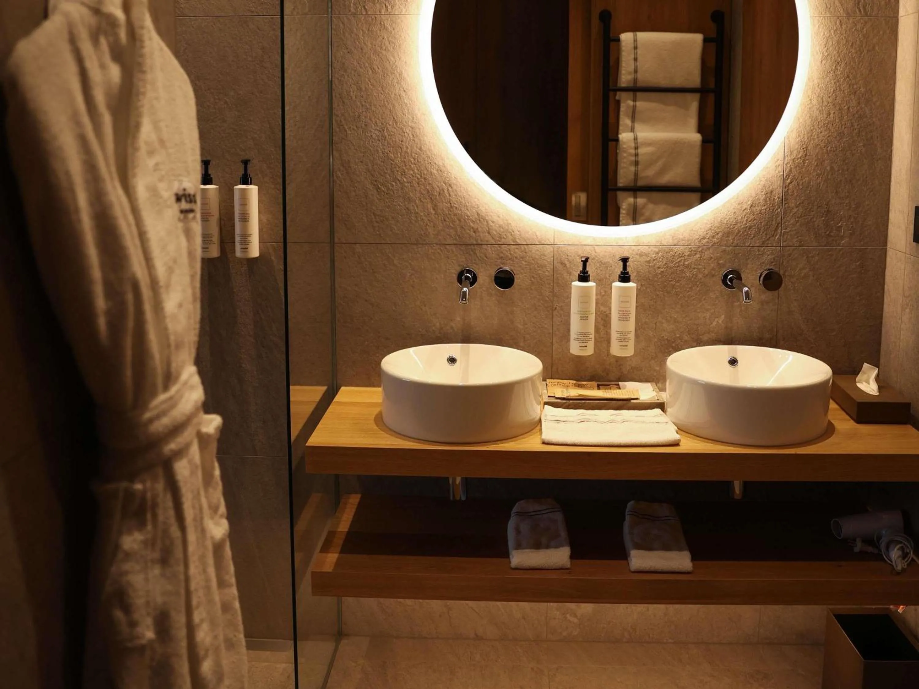 Bedroom in Swissôtel Damian Jasna