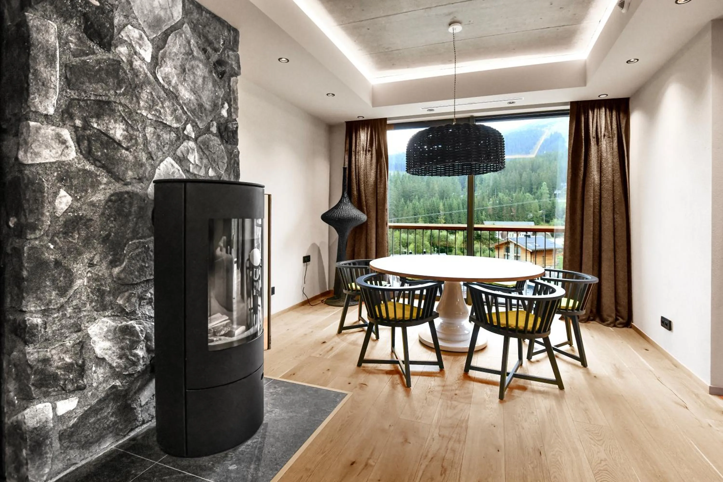 Dining area in Swissôtel Damian Jasna