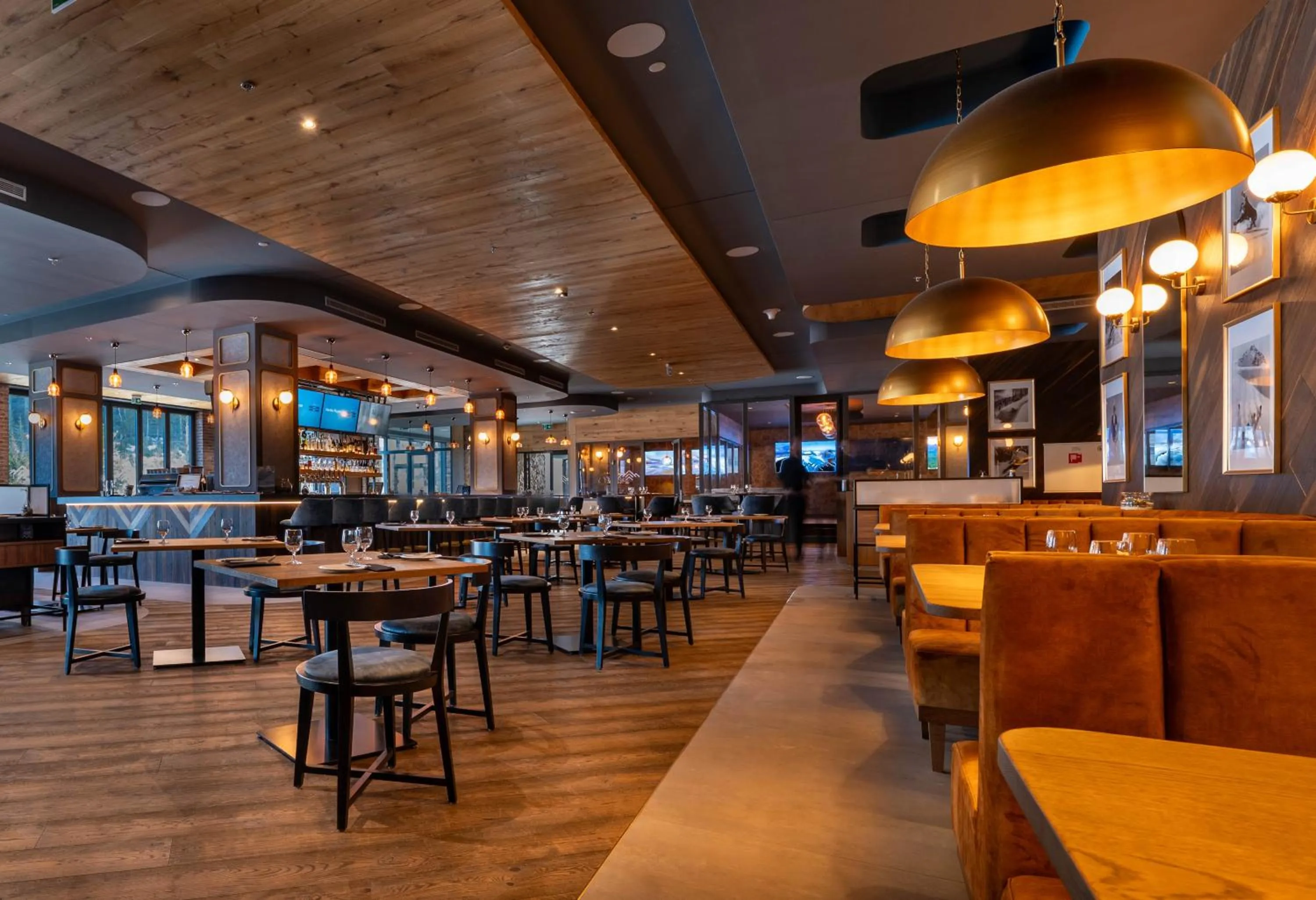 Restaurant/places to eat in Swissôtel Damian Jasna