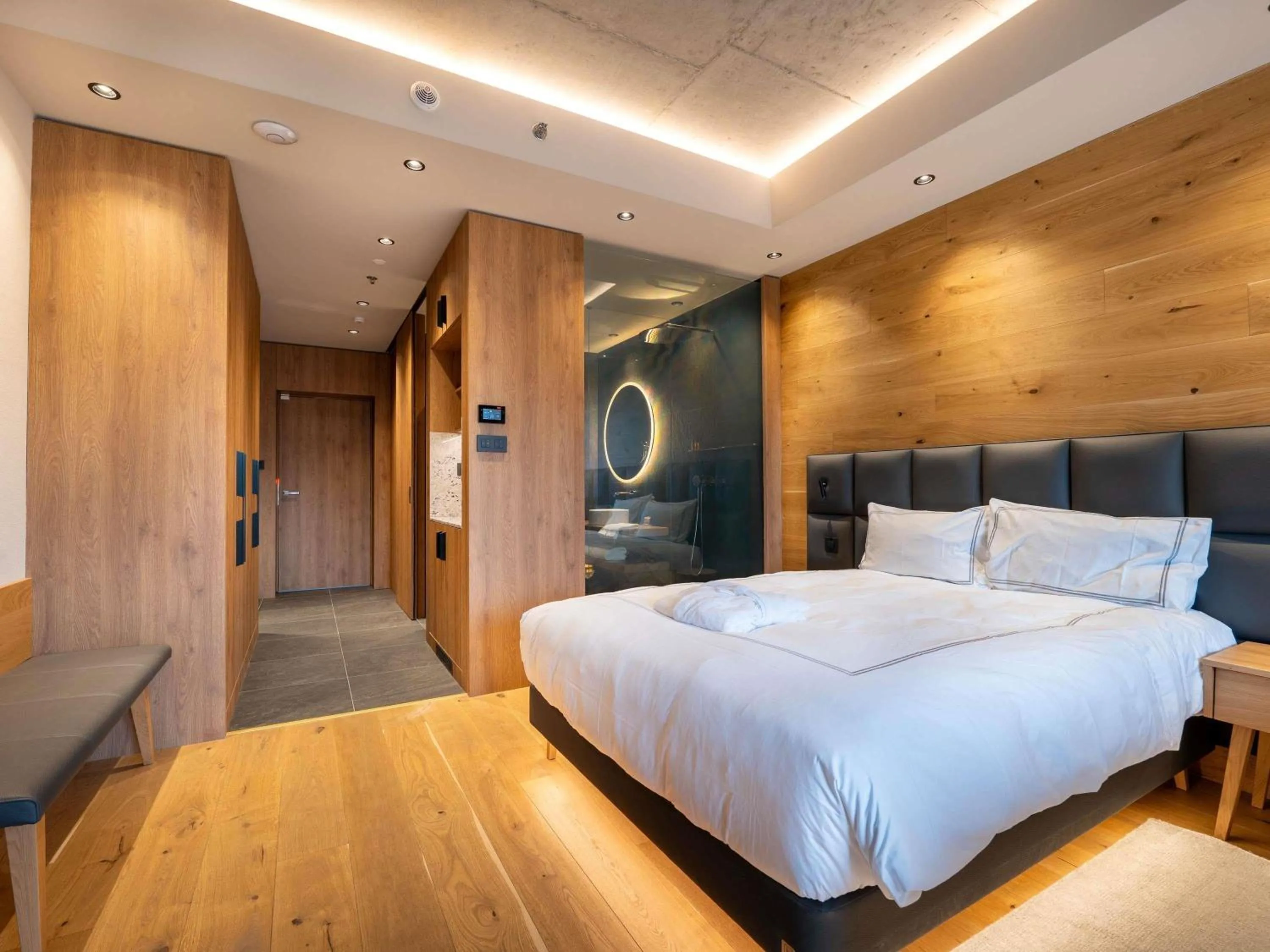 Bedroom, Bed in Swissôtel Damian Jasna