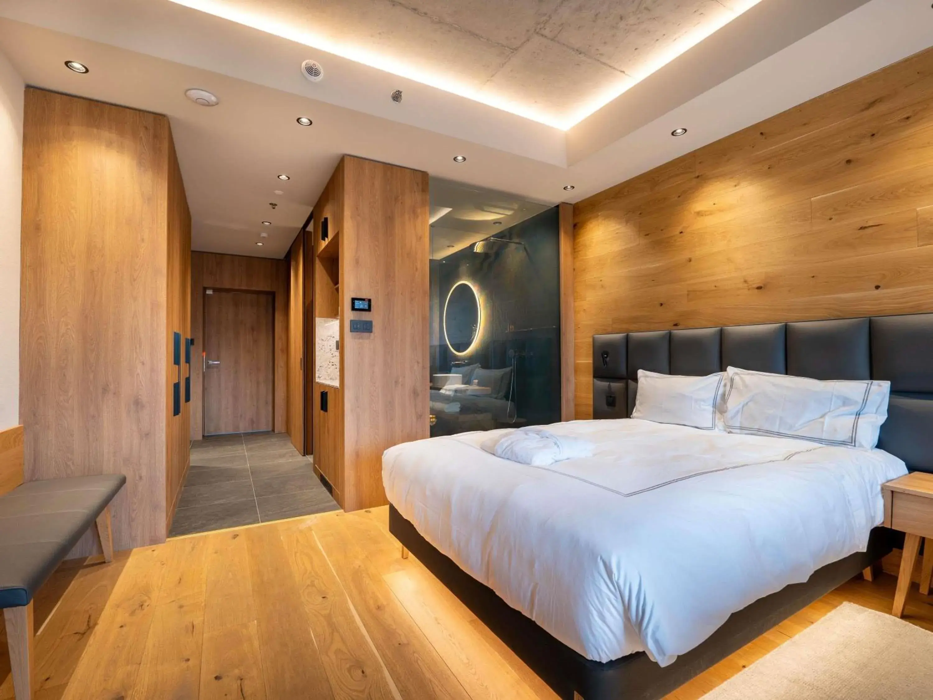 Swiss Advantage King Room in Swissôtel Damian Jasna Swiss Advantage King Room in Swissôtel Damian Jasna