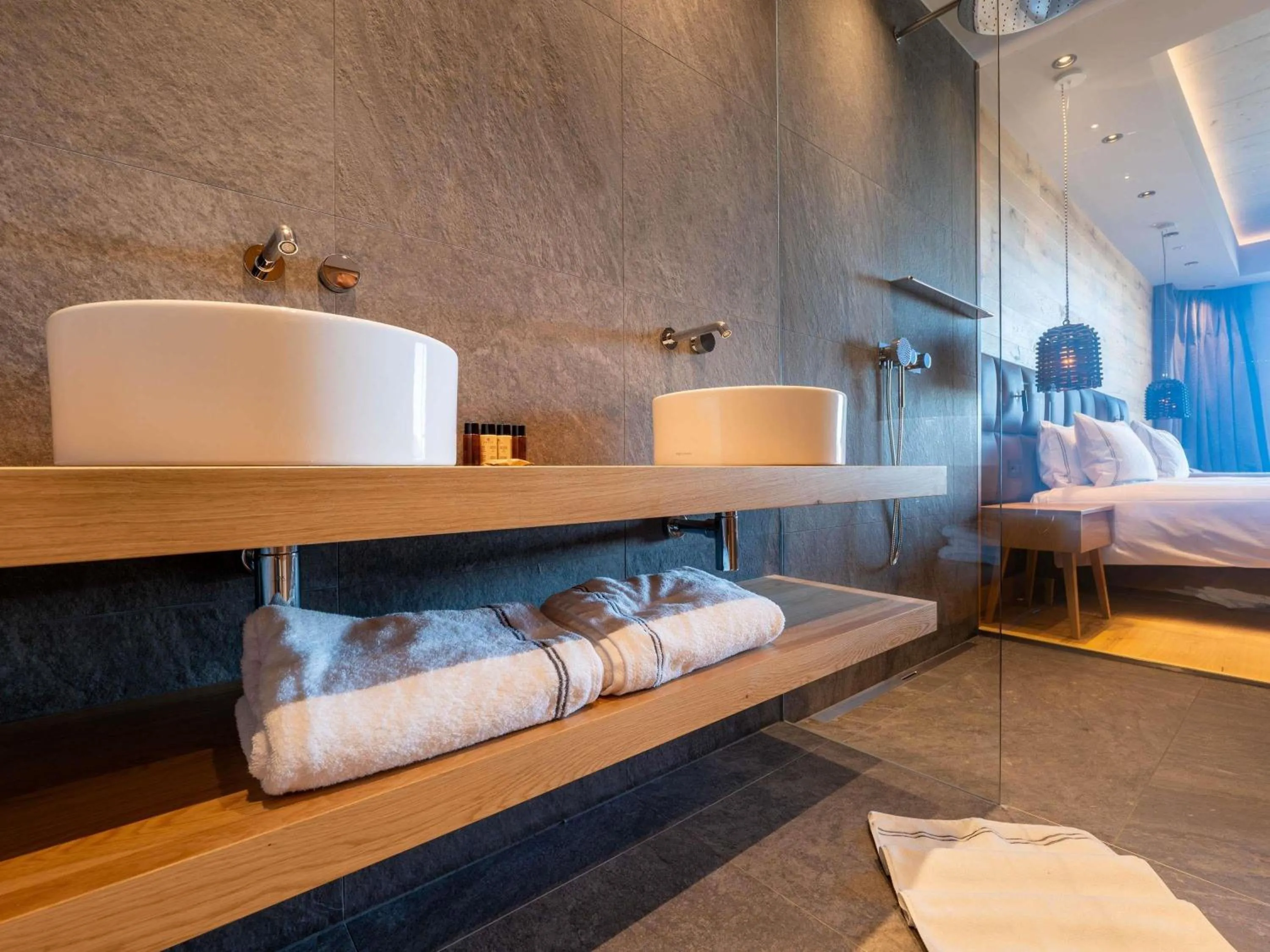 Bedroom, Bed in Swissôtel Damian Jasna