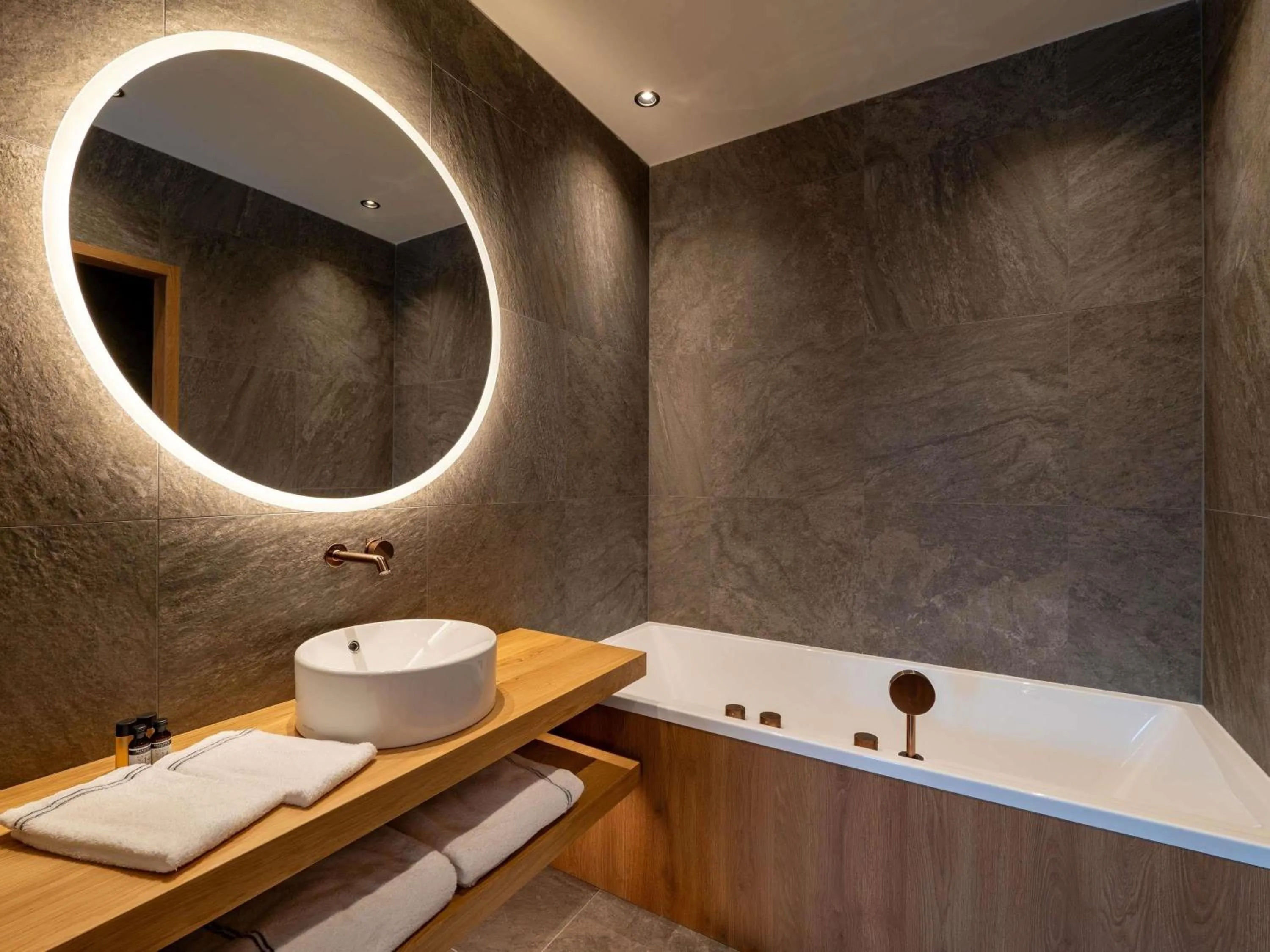 Bedroom in Swissôtel Damian Jasna