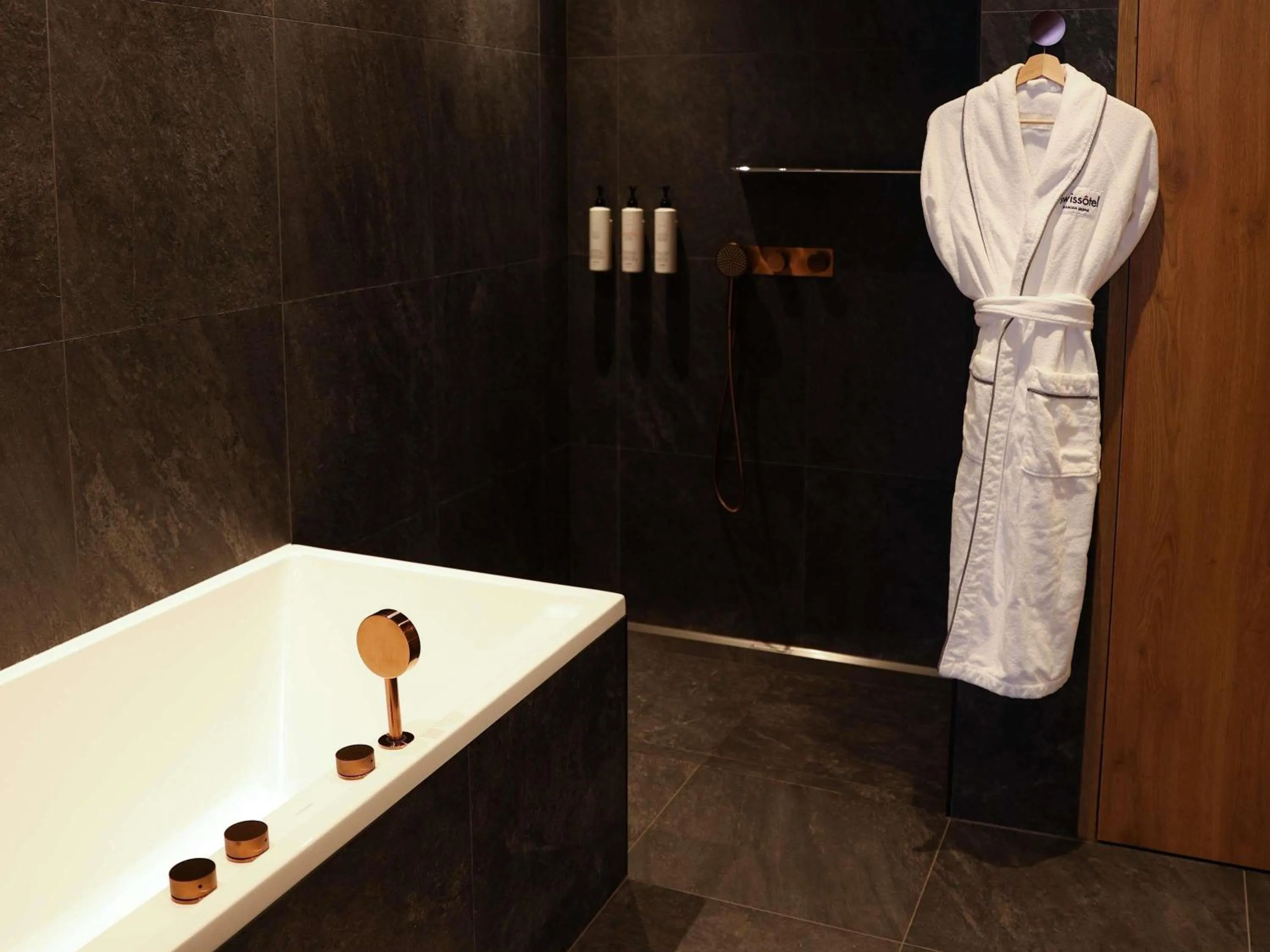 Bedroom in Swissôtel Damian Jasna