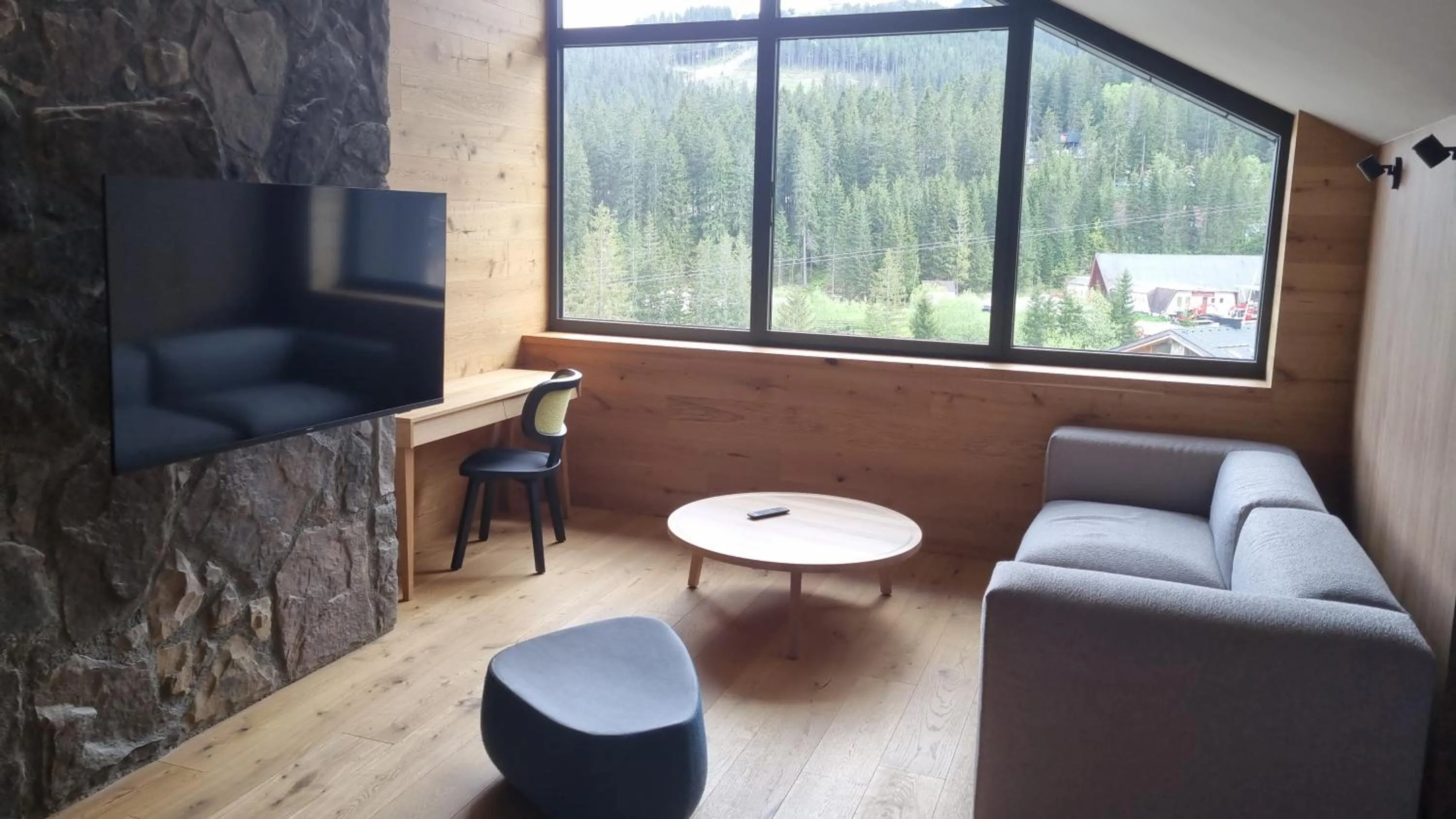 Living room in Swissôtel Damian Jasna