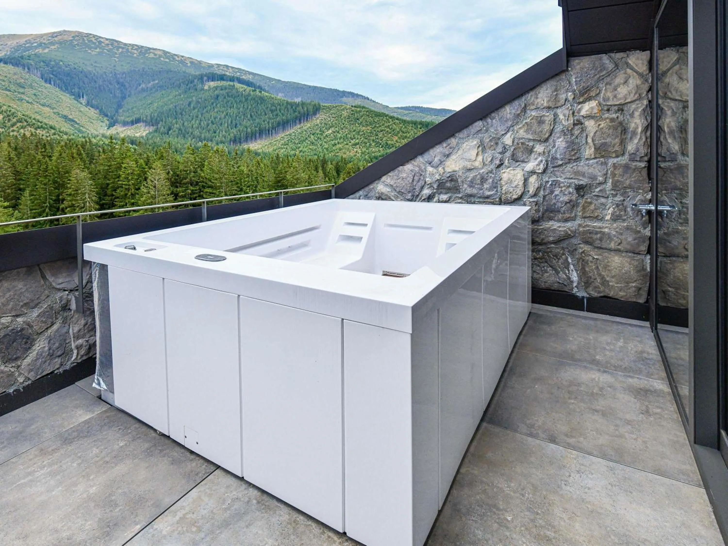 Bedroom in Swissôtel Damian Jasna