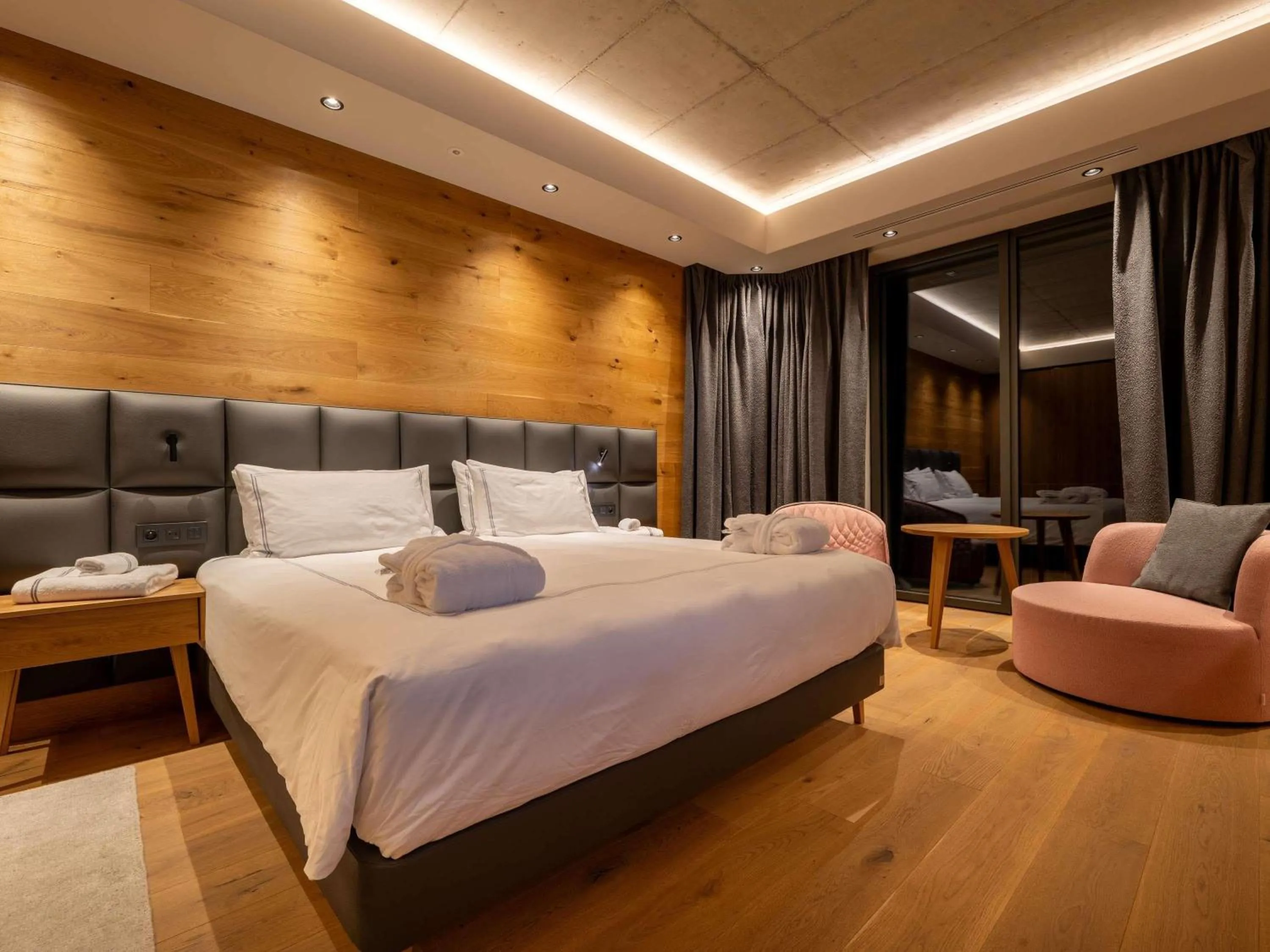 Bedroom, Bed in Swissôtel Damian Jasna